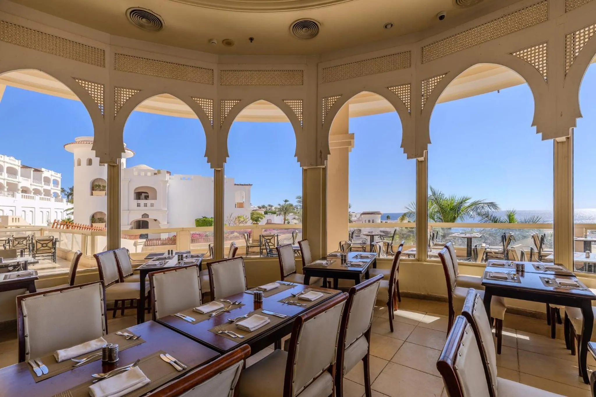 Restaurant/places to eat in Continental Plaza Beach Resort