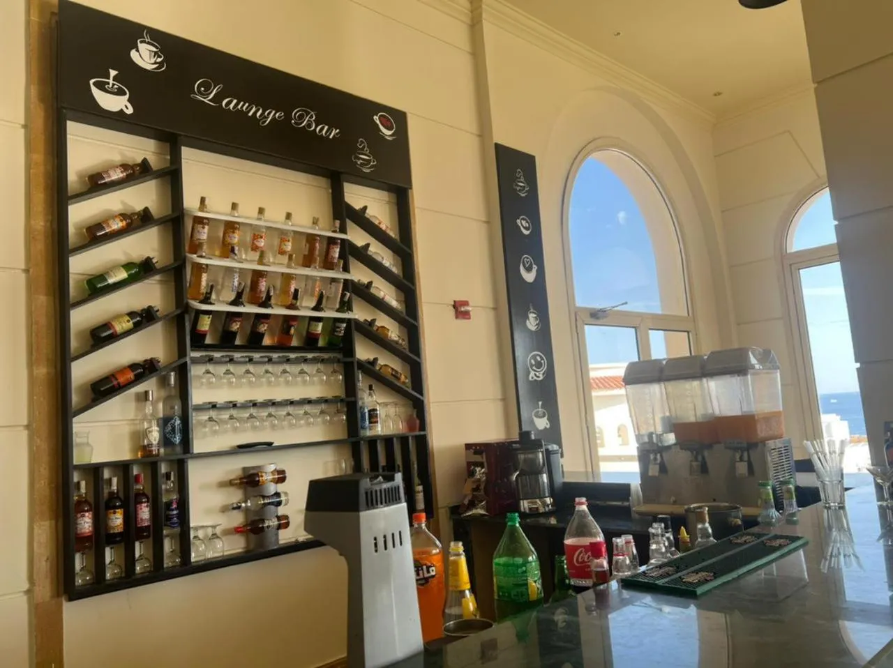 Lounge or bar in Continental Plaza Beach Resort