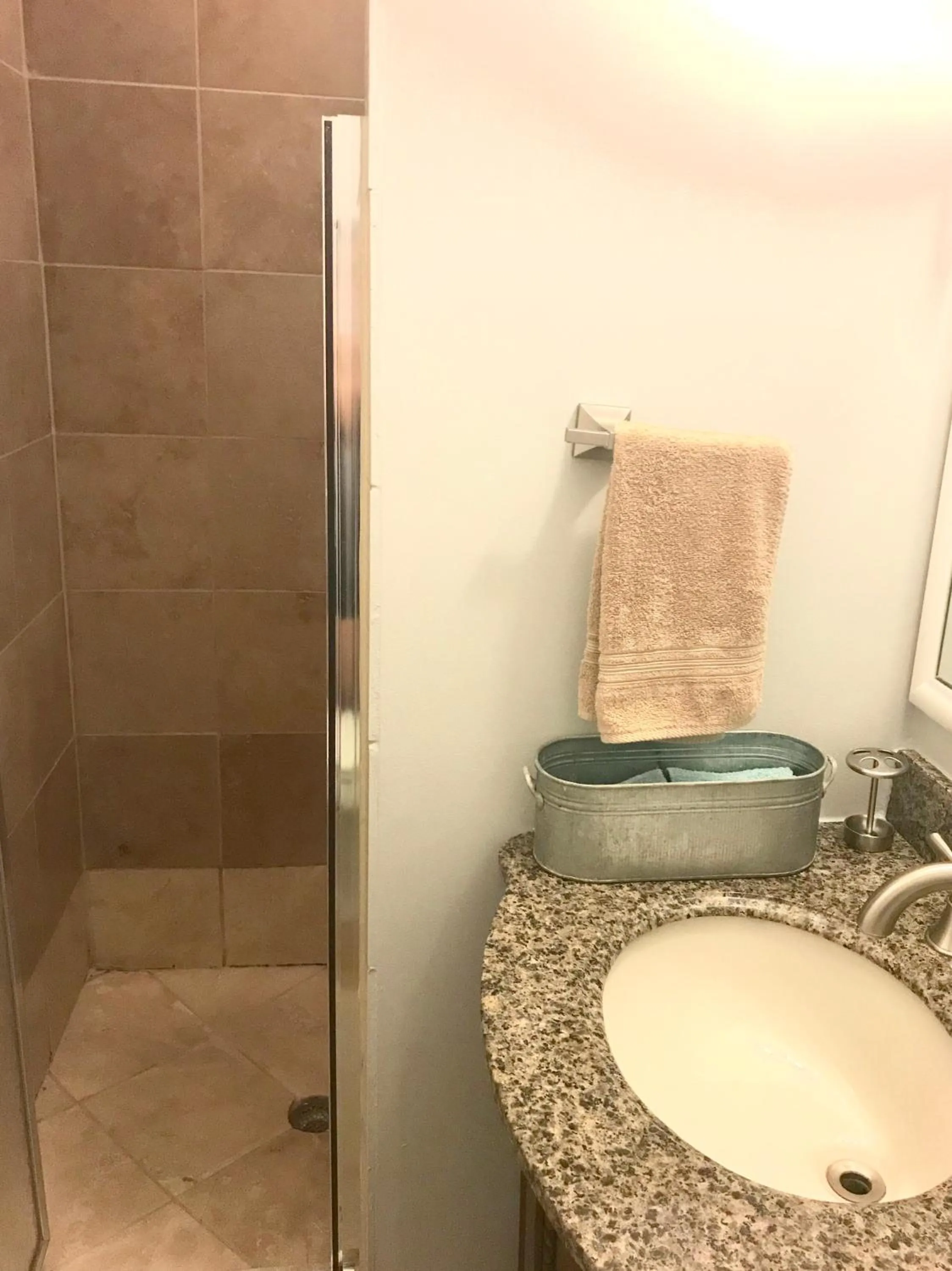 Shower in 5 Bedroom Huge House in Best Location Parking Fireplace Back Yard