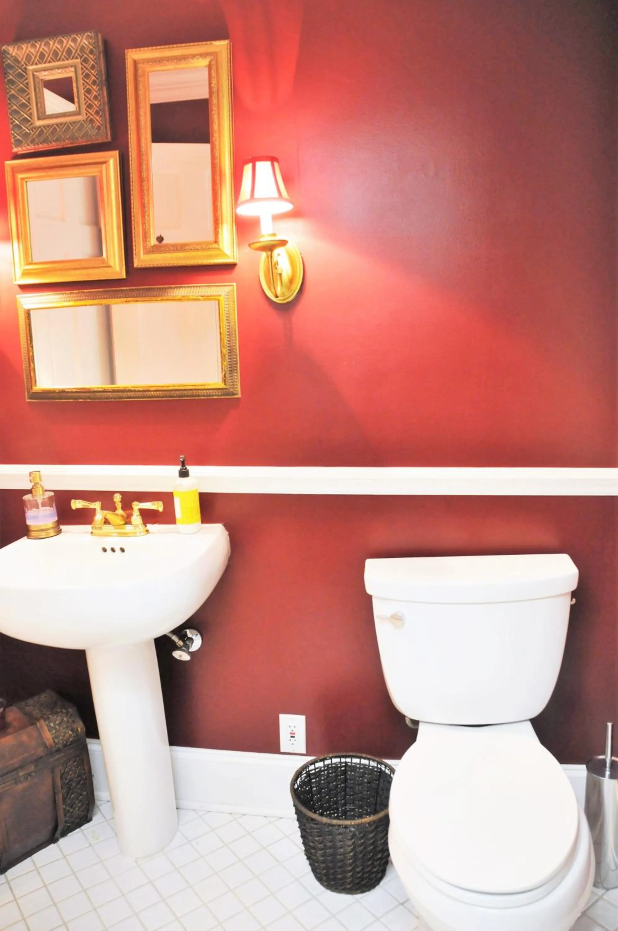 Bathroom in 5 Bedroom Huge House in Best Location Parking Fireplace Back Yard