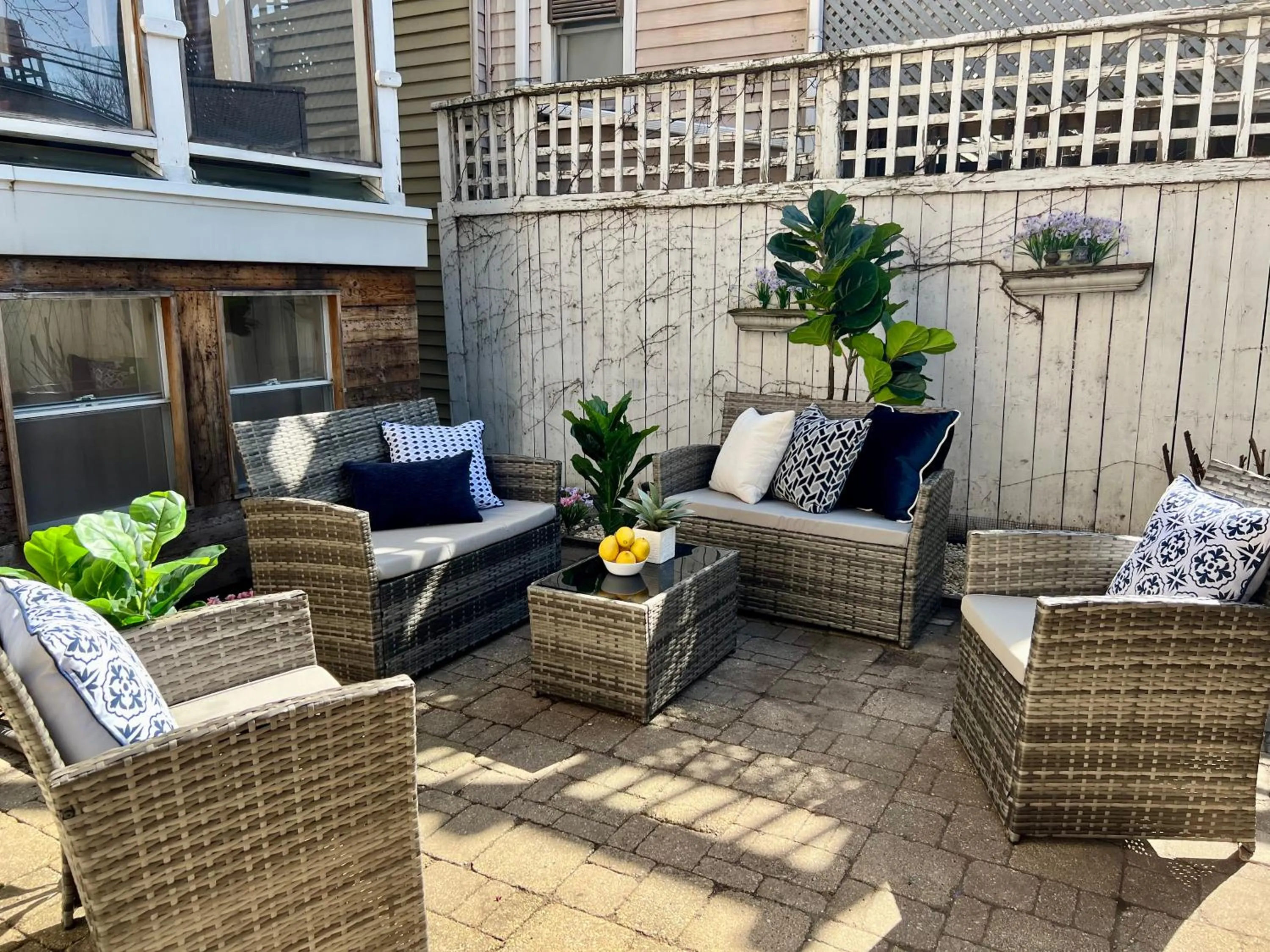 Patio in 5 Bedroom Huge House in Best Location Parking Fireplace Back Yard