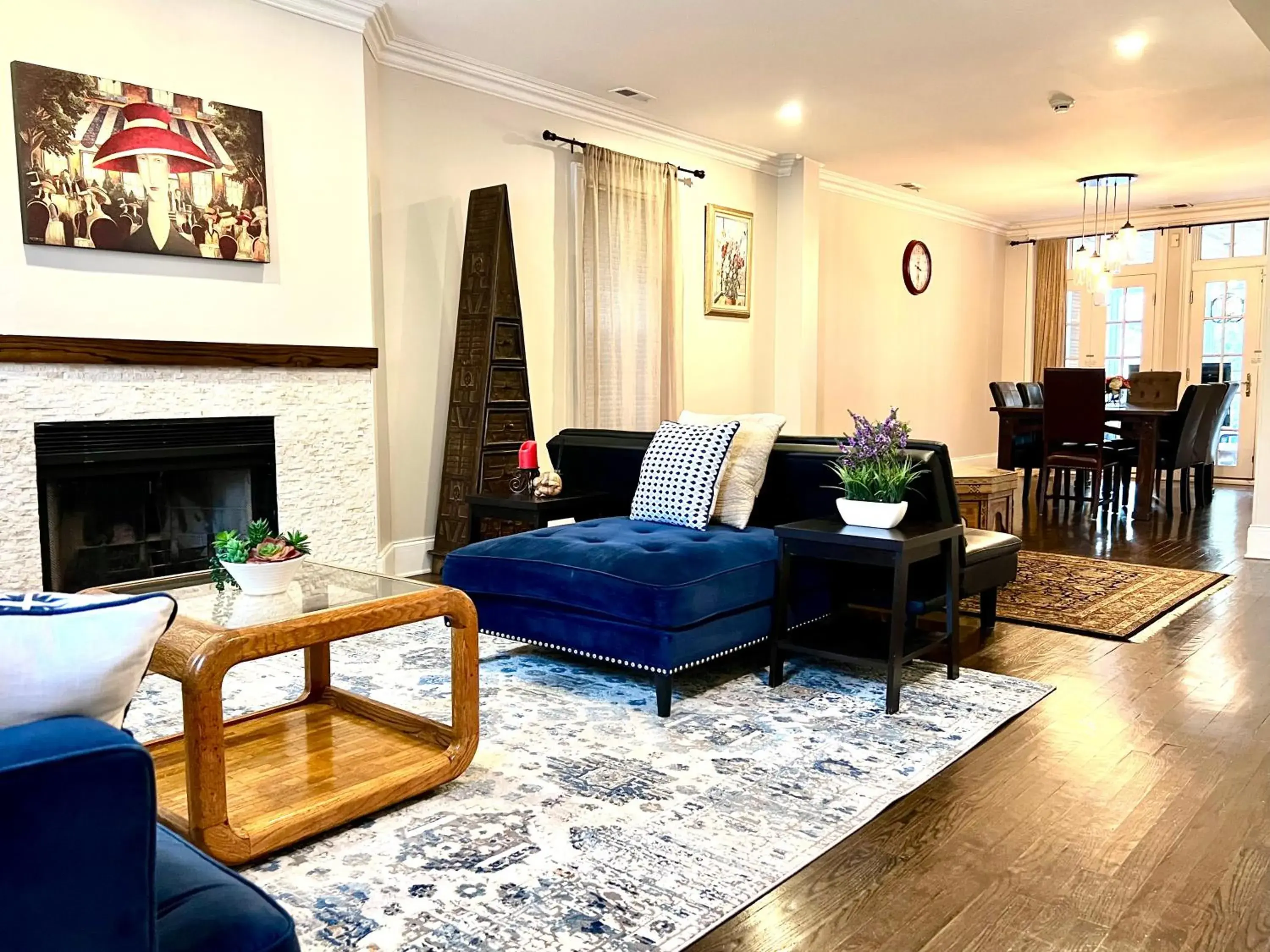 5 Bedroom Huge House in Best Location Parking Fireplace Back Yard 5 Bedroom Huge House in Best Location Parking Fireplace Back Yard