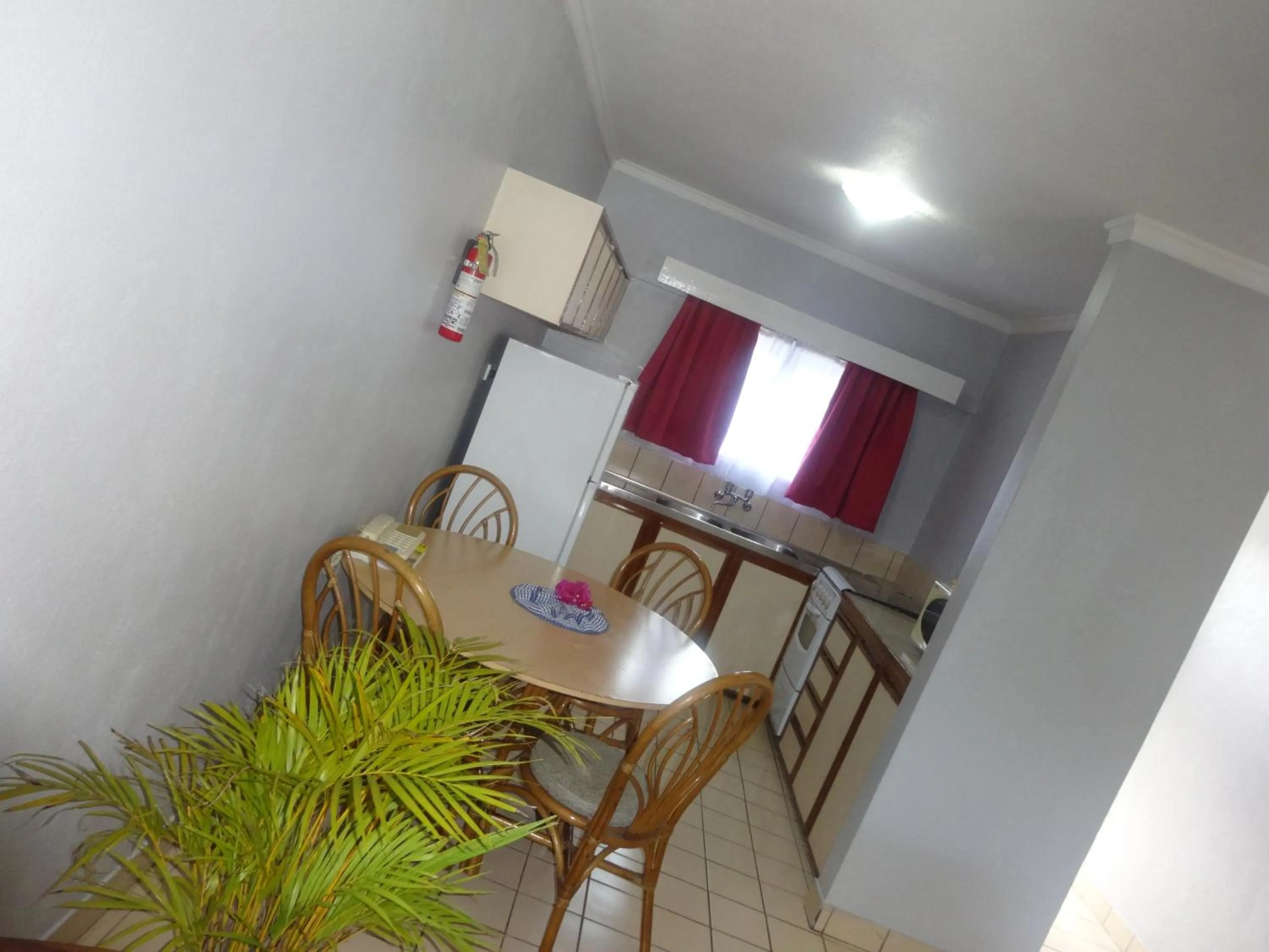 Kitchen or kitchenette in Suva Motor Inn