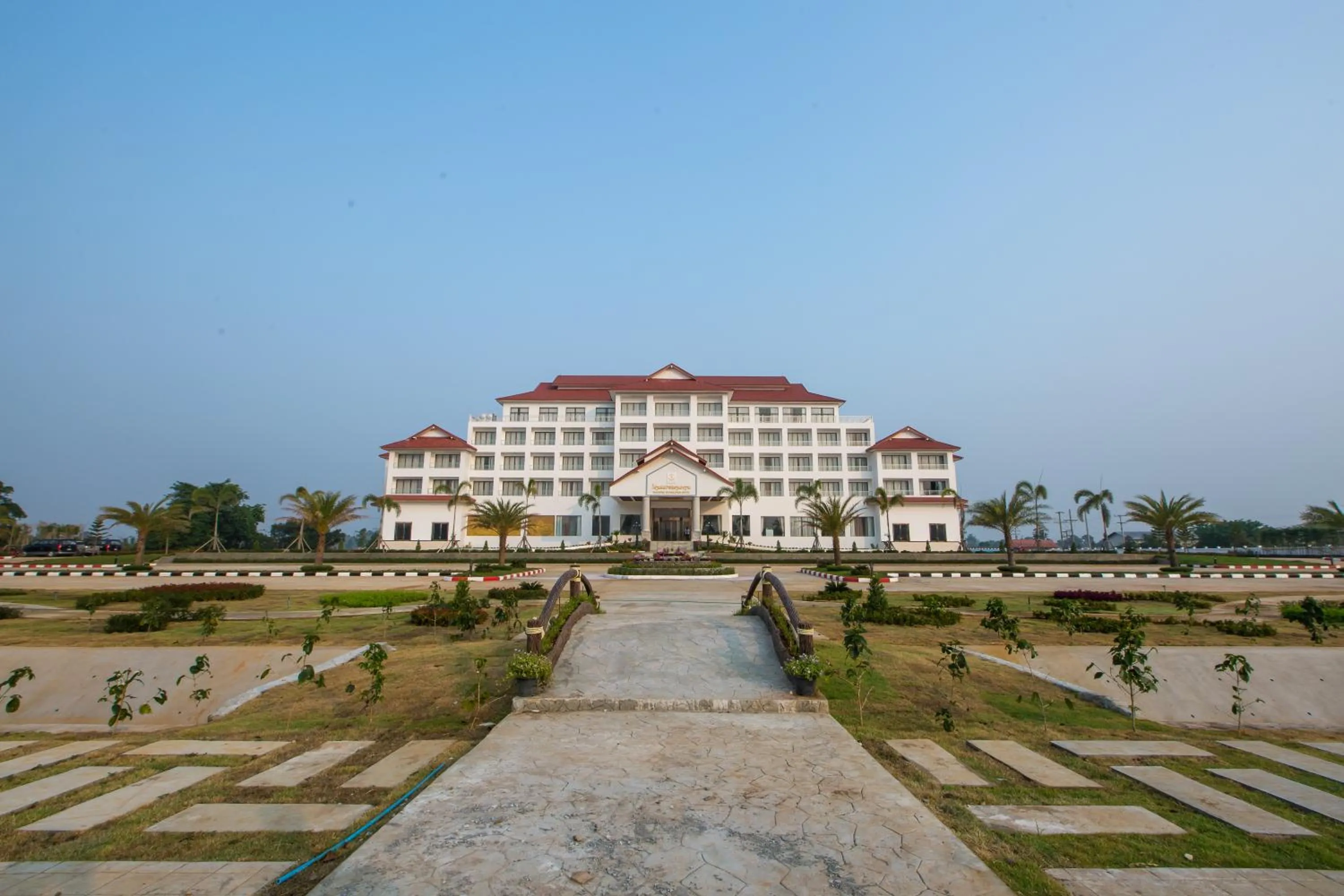 Facade/entrance in Paksong Danngarm Hotel