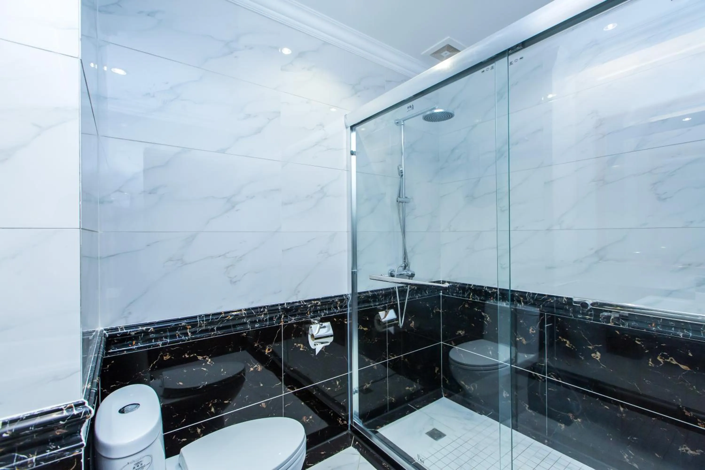 Bathroom in Paksong Danngarm Hotel