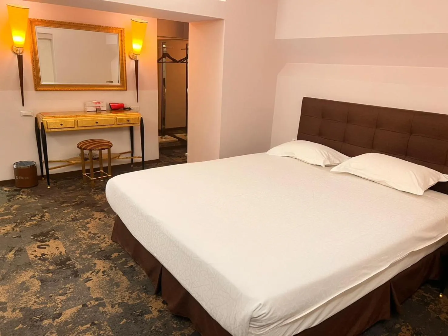 Bed in Chiayi King Hotel