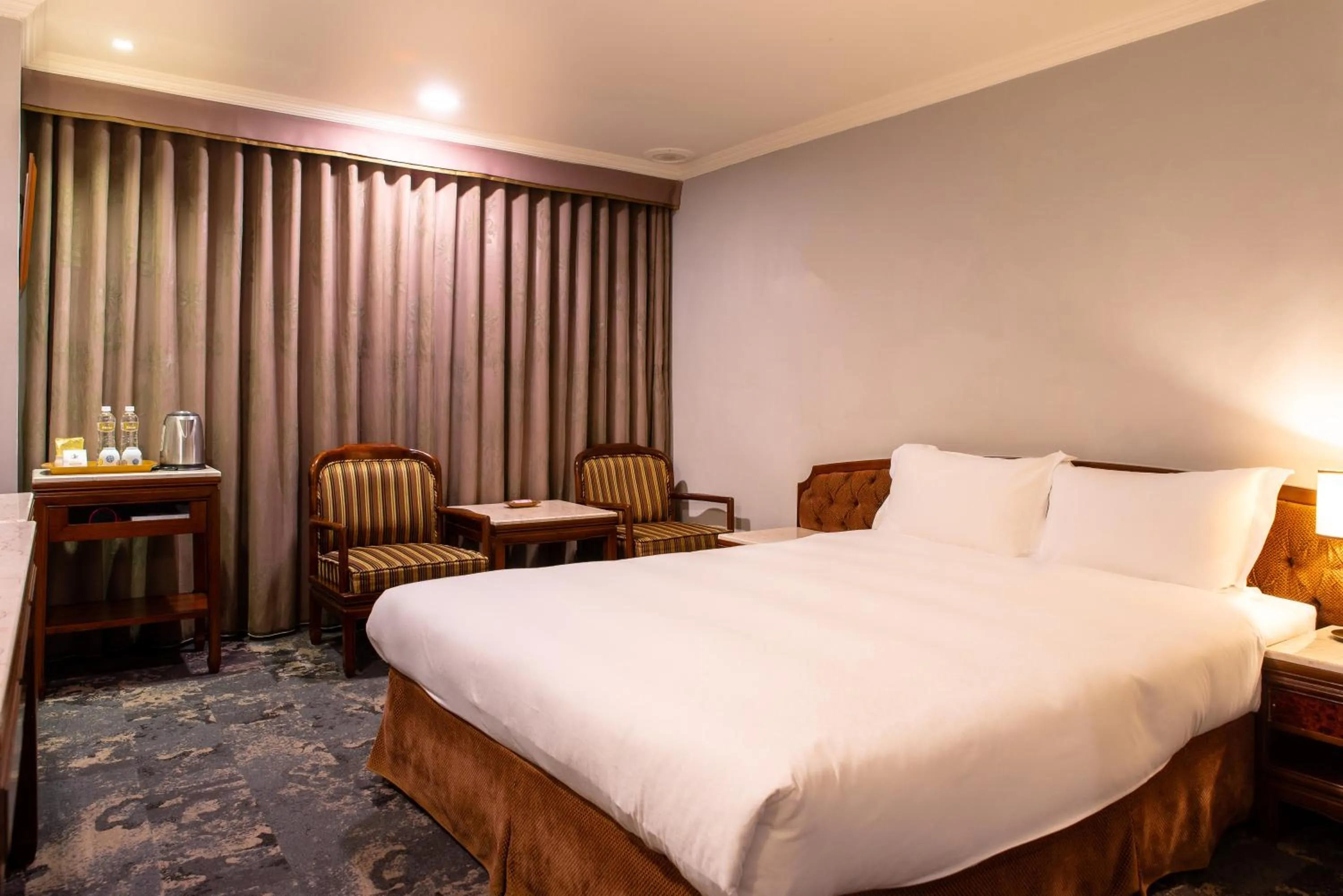 Bed in Chiayi King Hotel