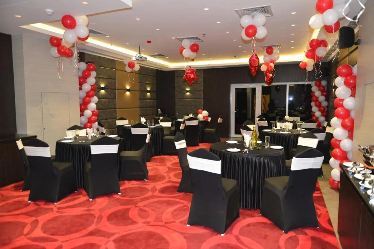 Restaurant/places to eat in The Onyx Hotel