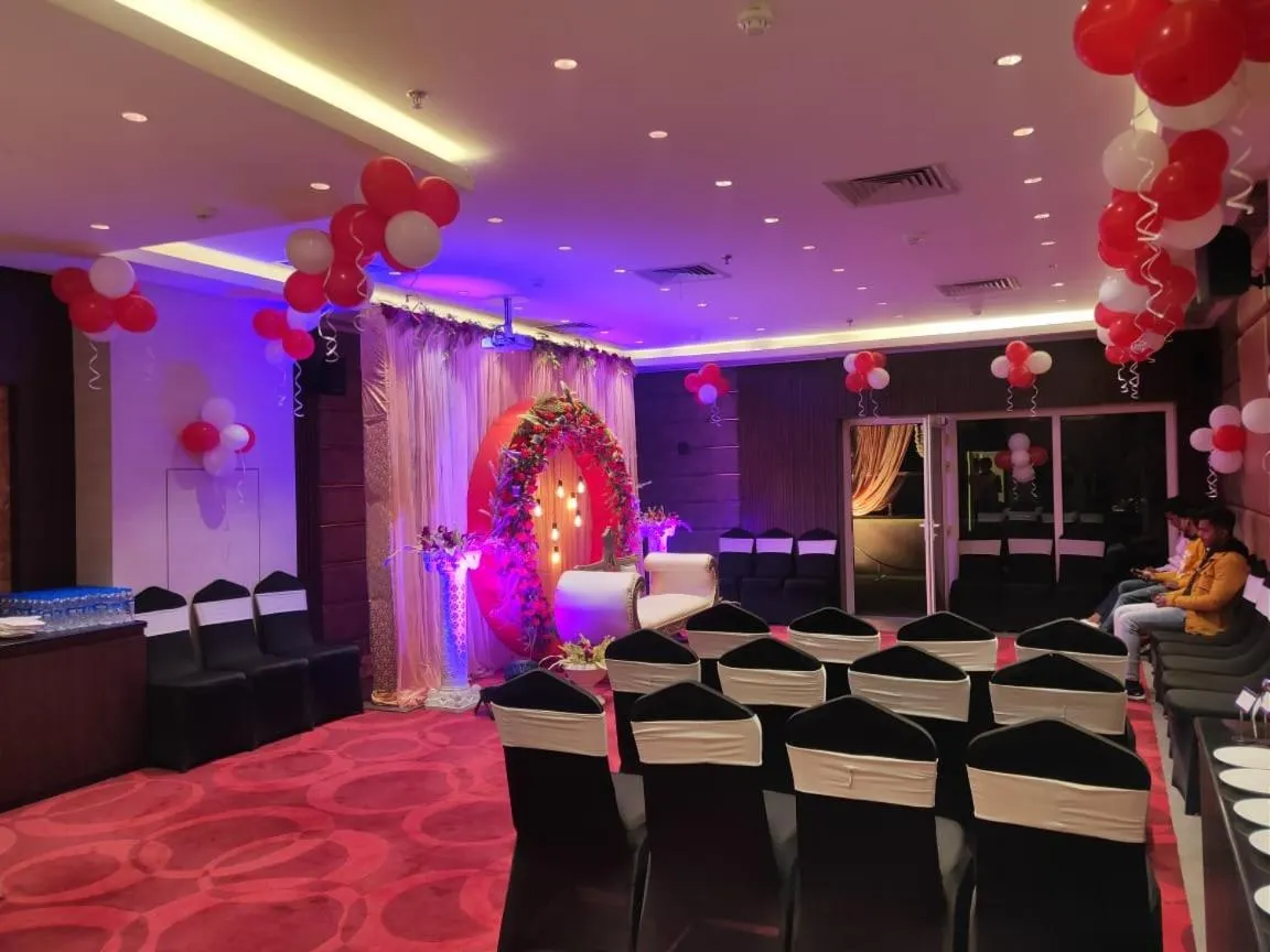 Restaurant/places to eat in The Onyx Hotel