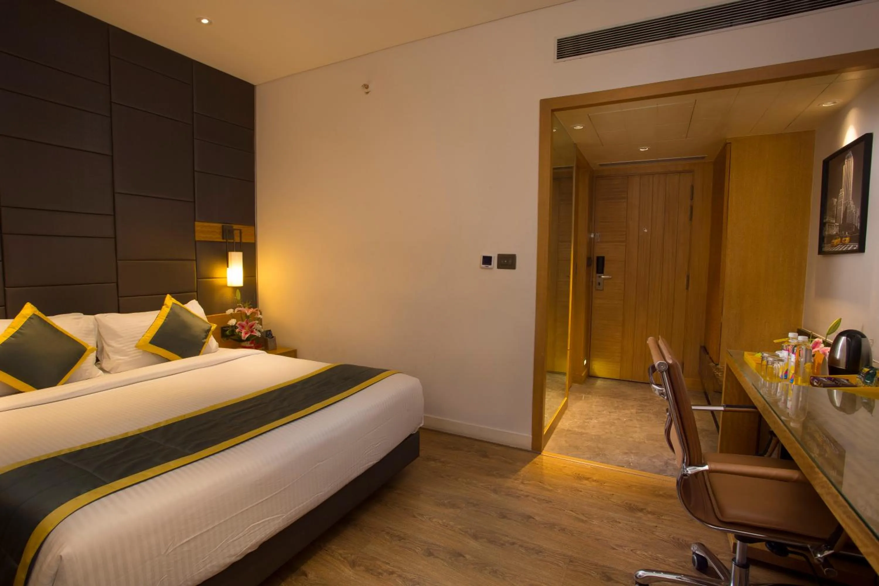 Photo of the whole room, Bed in Fountain Tree by TGI