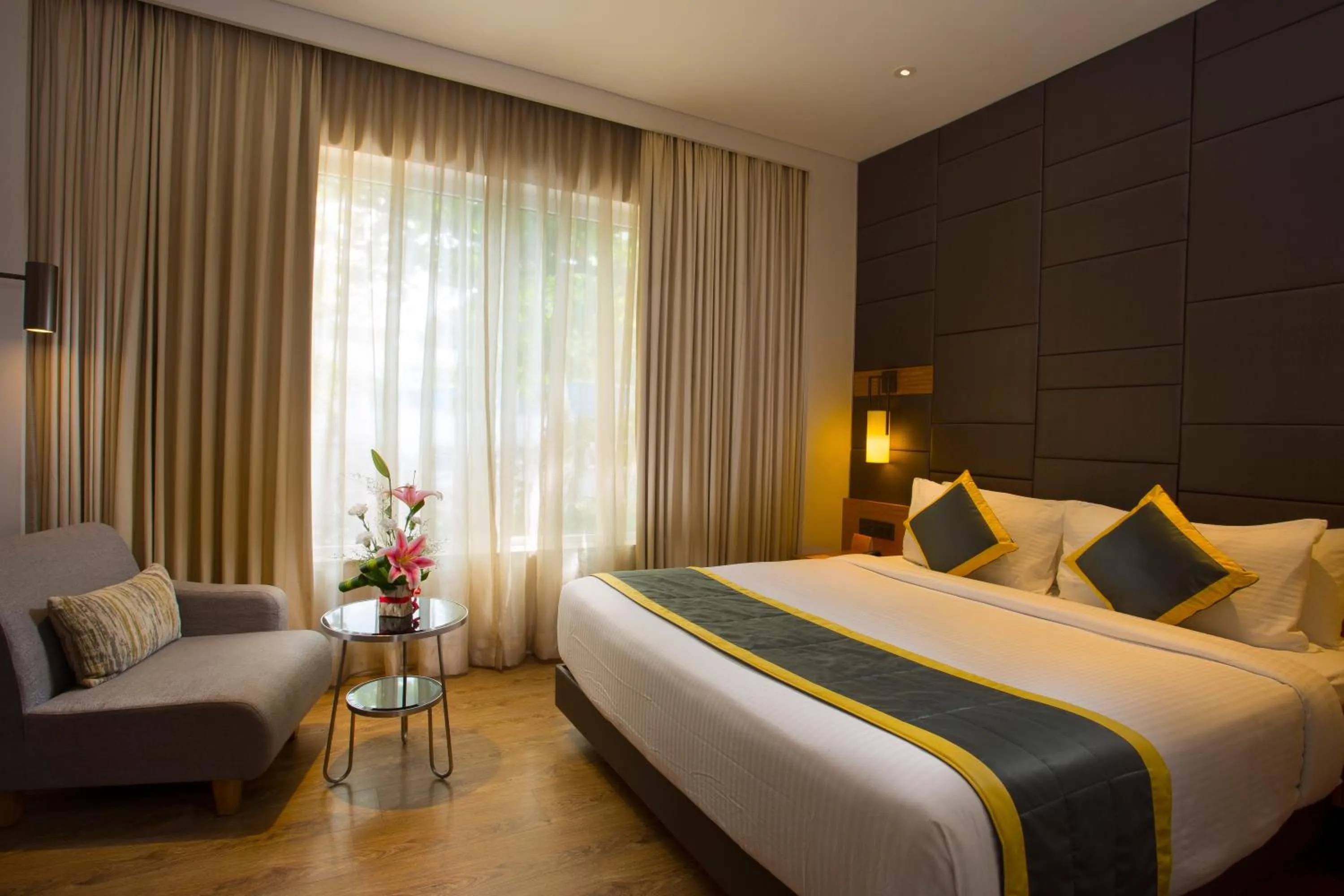 Bedroom, Bed in Fountain Tree by TGI