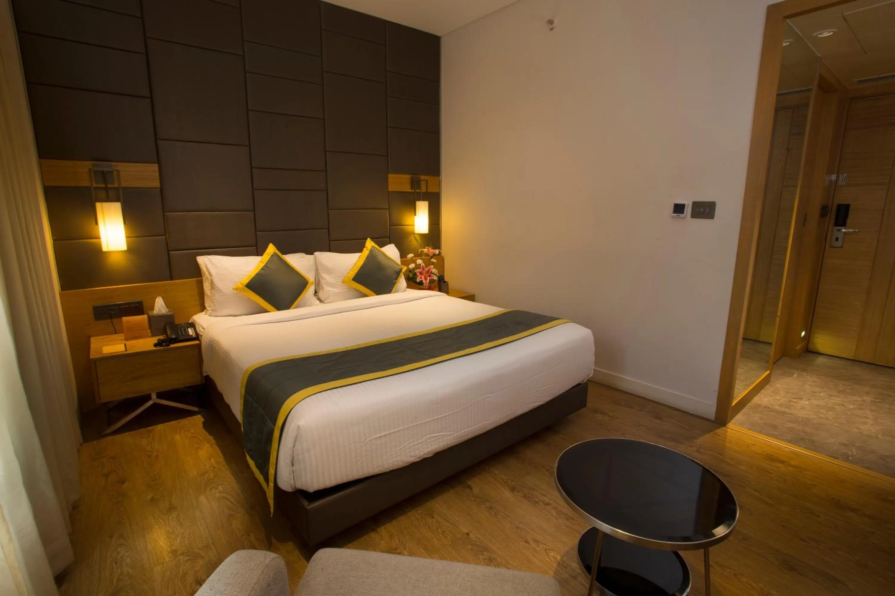 Photo of the whole room, Bed in Fountain Tree by TGI