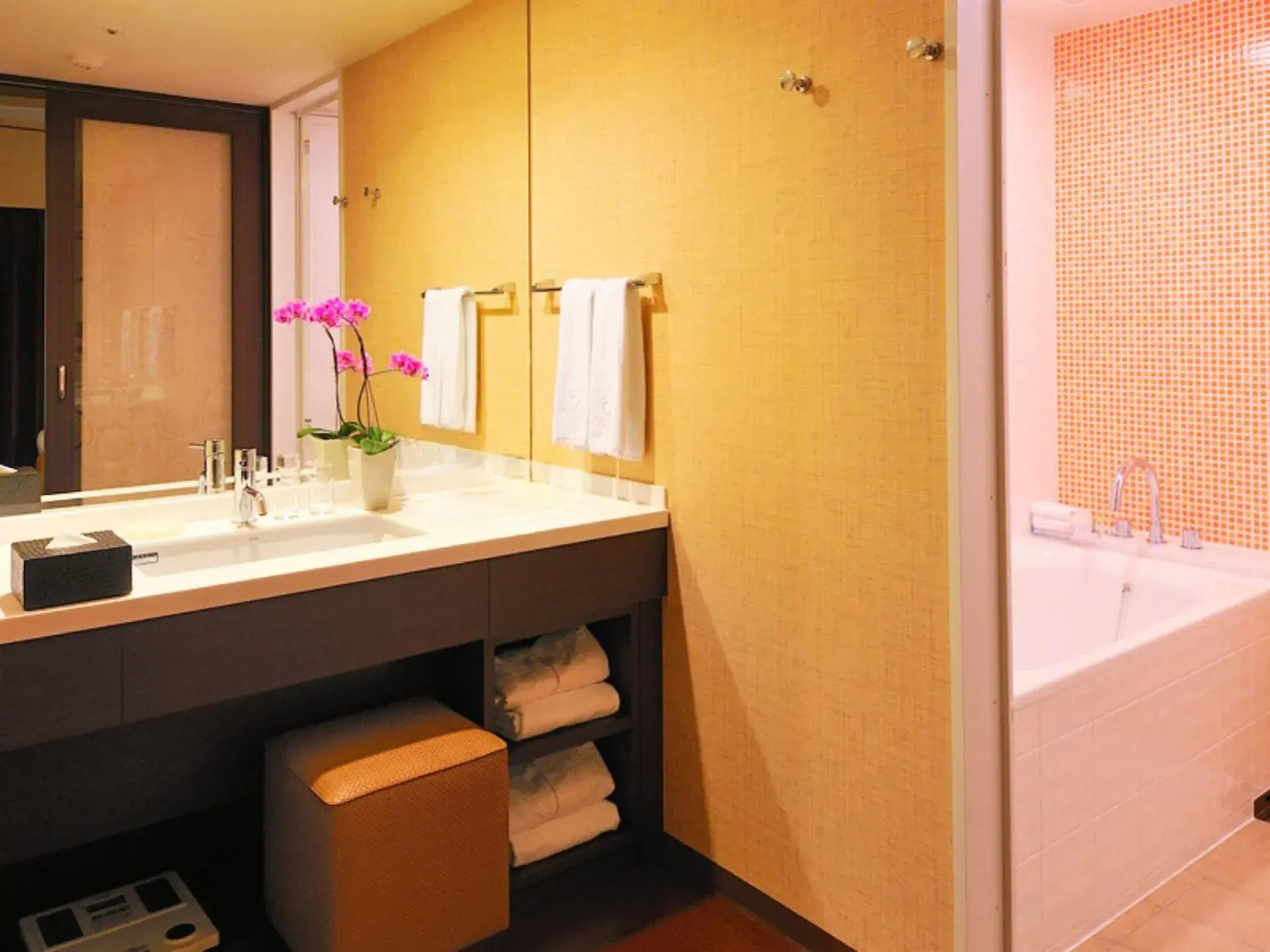 Deluxe Room - Smoking in Loisir Spa Tower Naha Deluxe Room - Smoking in Loisir Spa Tower Naha