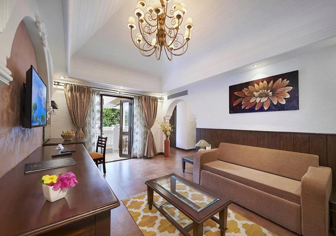 TV and multimedia in Ziva Suites - A Botique Hotel