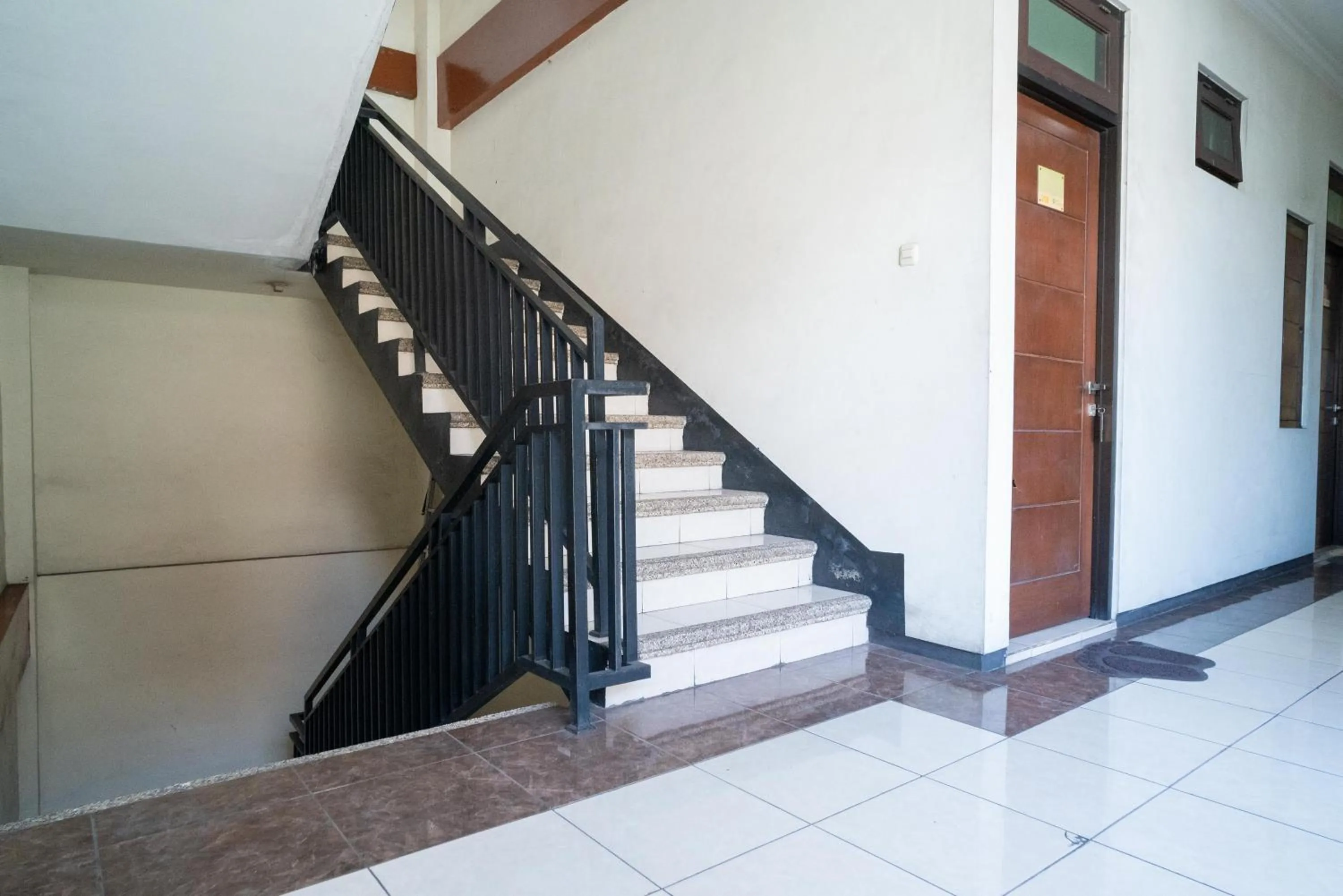 Facade/entrance in Urbanview Hotel de Kopen Malang by RedDoorz