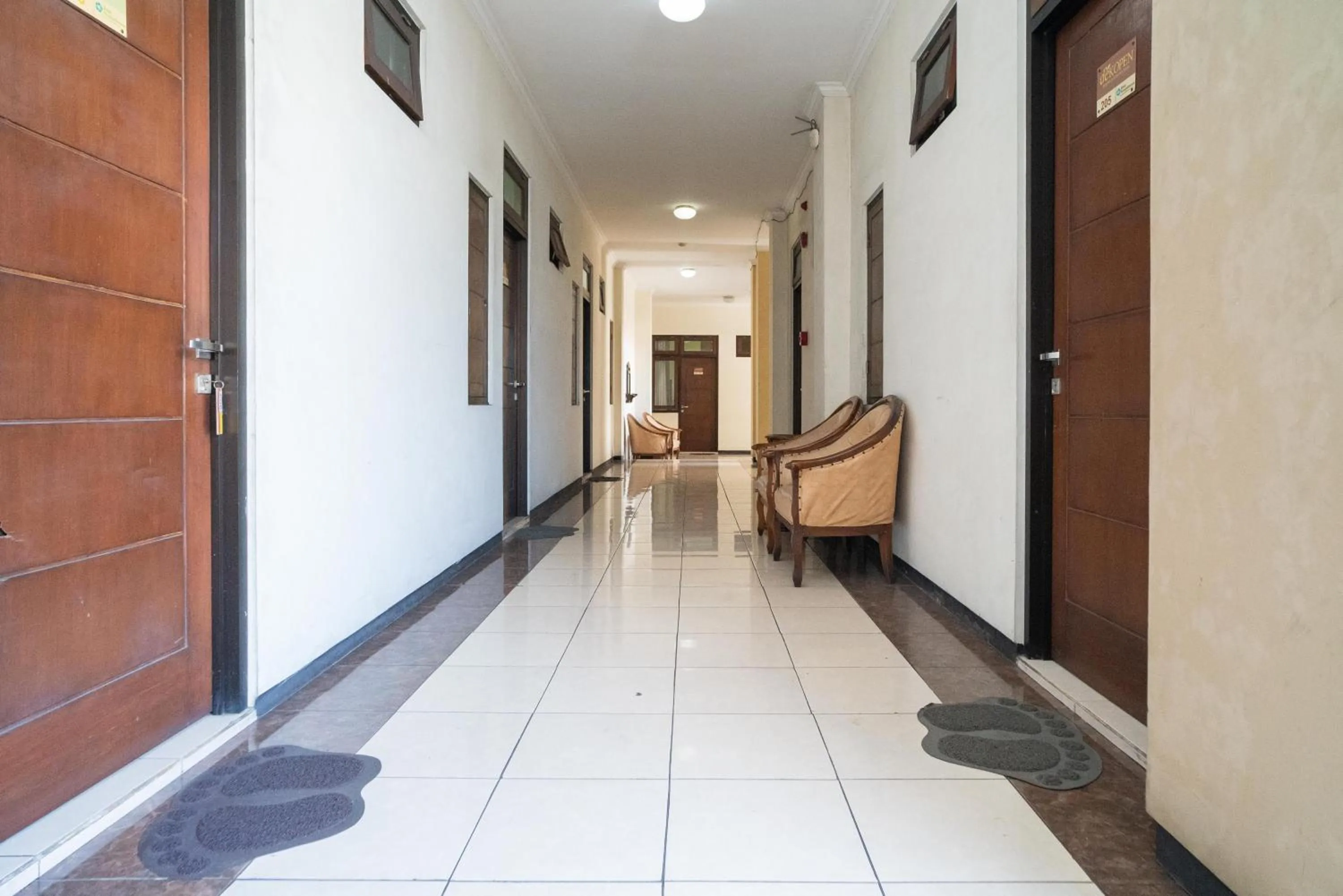 Balcony/Terrace in Urbanview Hotel de Kopen Malang by RedDoorz