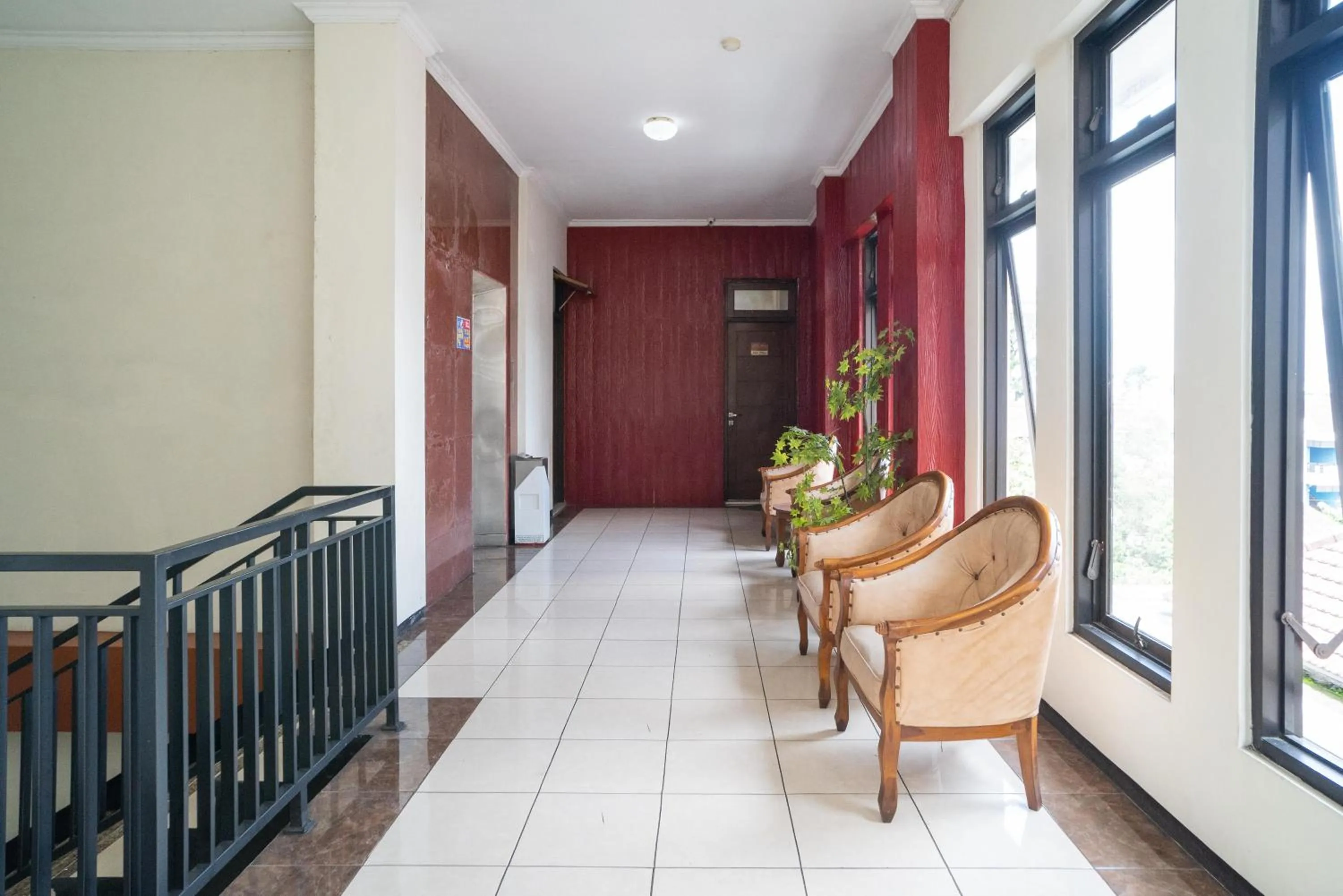 Lobby or reception in Urbanview Hotel de Kopen Malang by RedDoorz