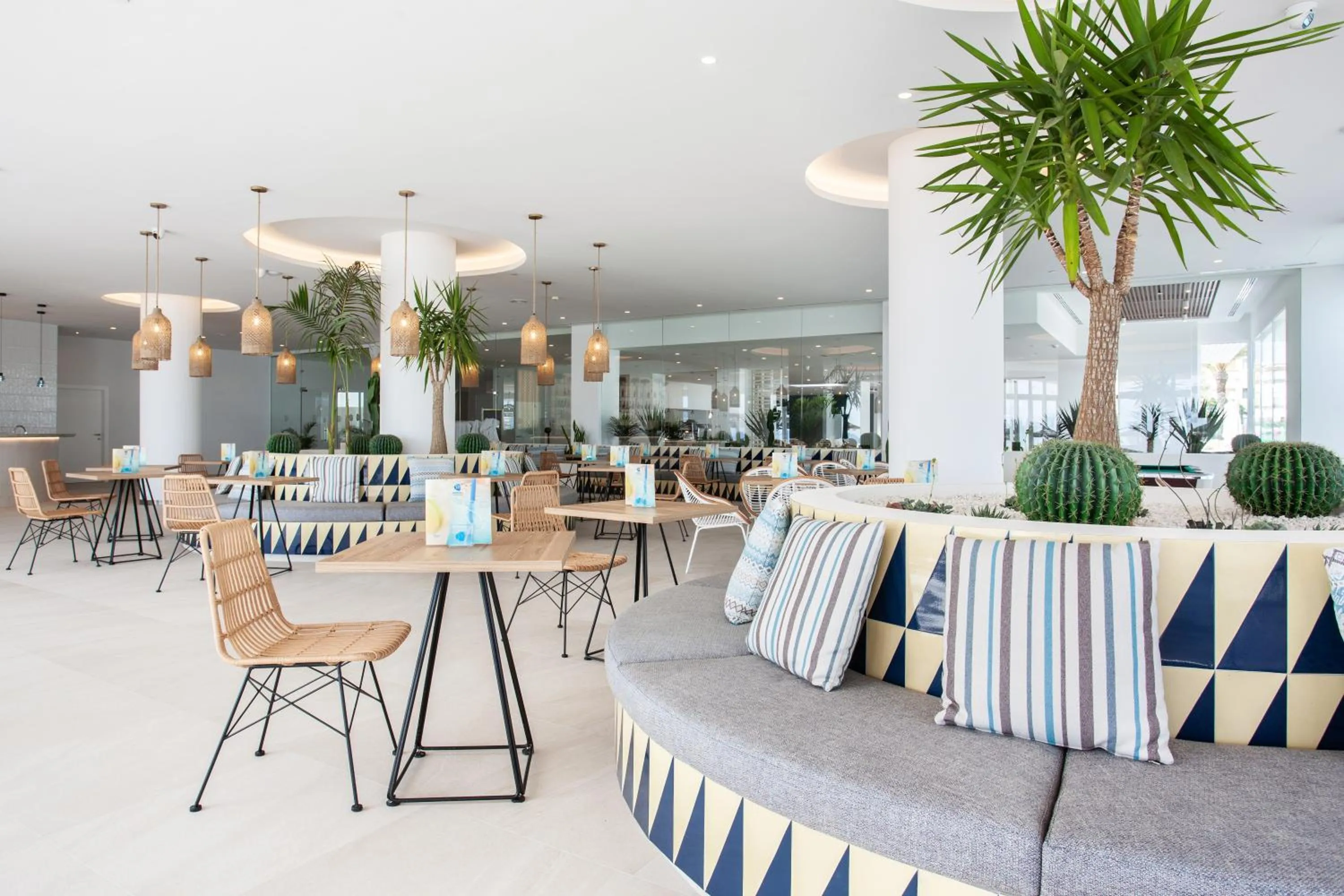 Lounge or bar in Grupotel Picafort Beach