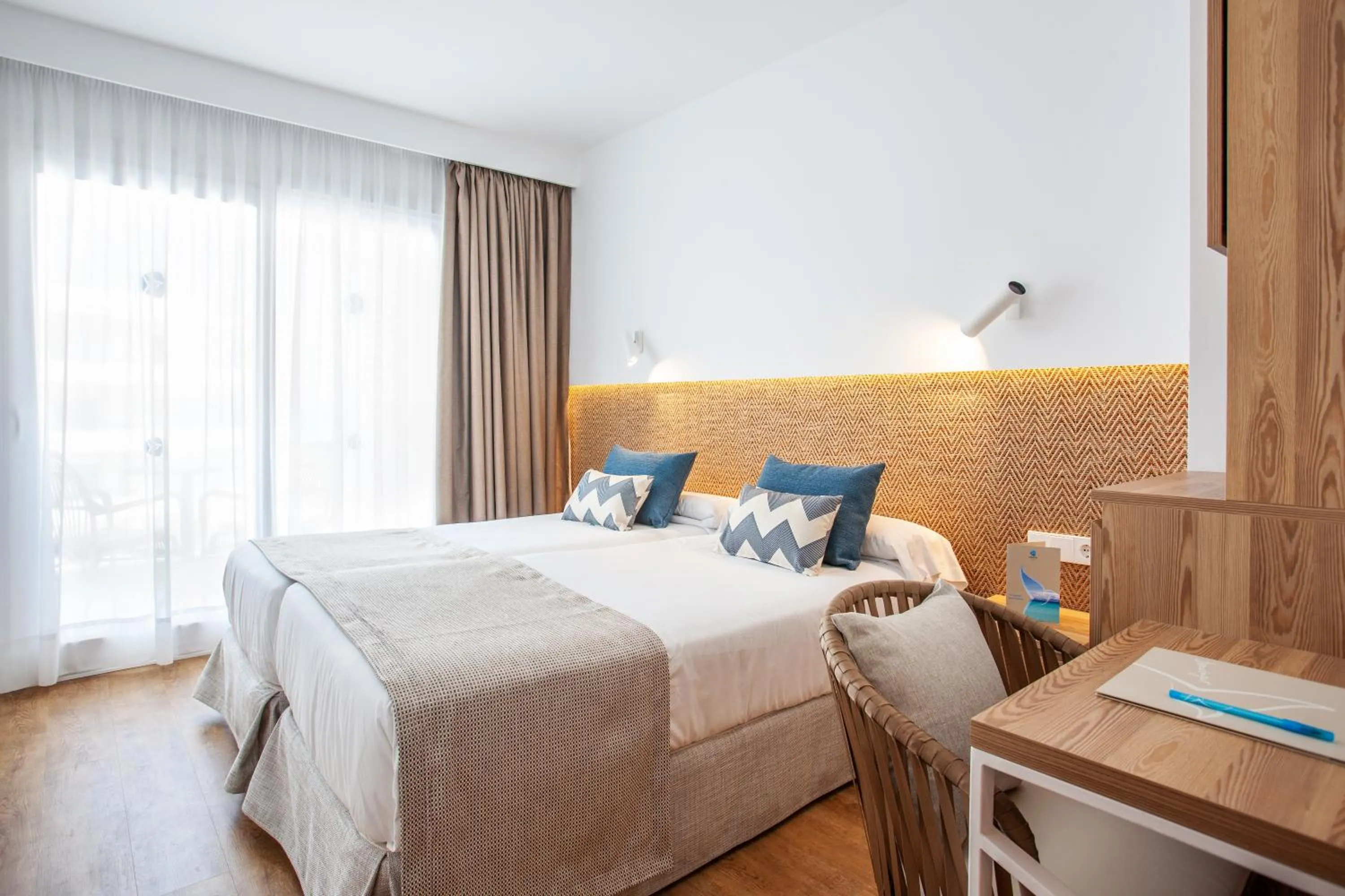 Bedroom, Bed in Grupotel Picafort Beach