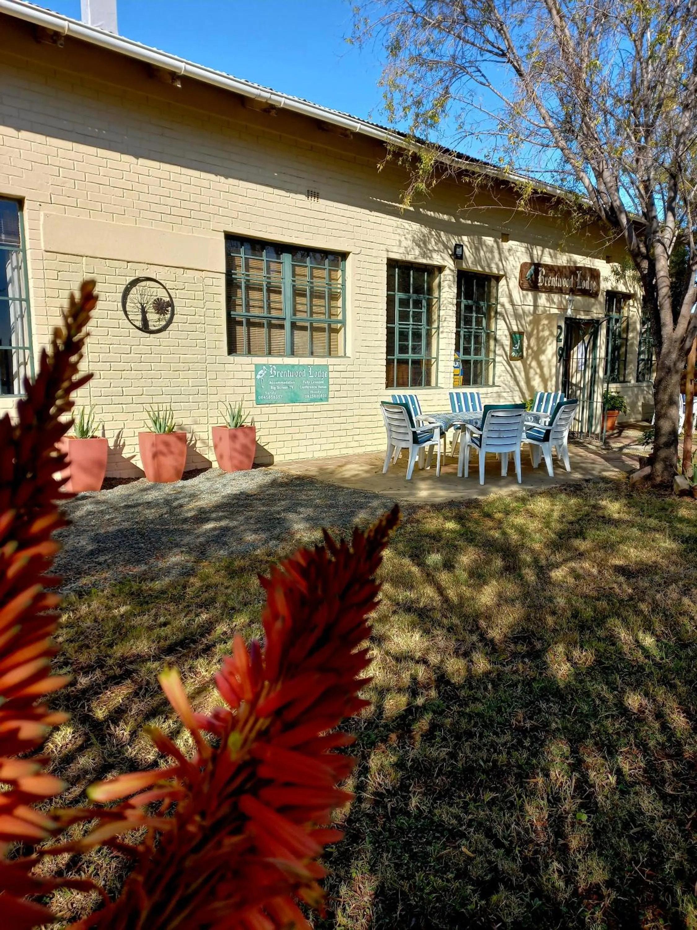 Facade/entrance in Brentwood Lodge