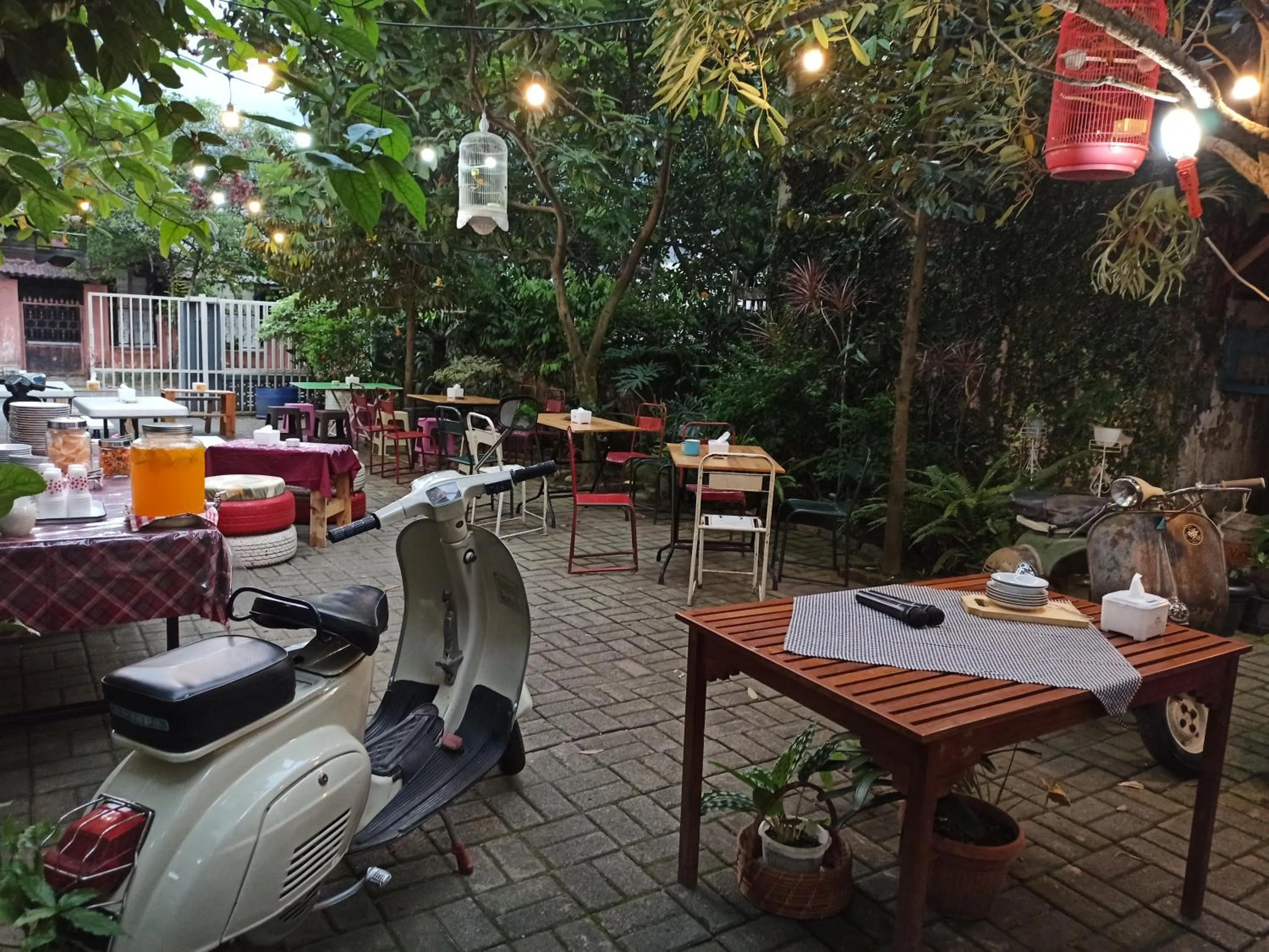 Restaurant/places to eat in Roemah 28 Syariah