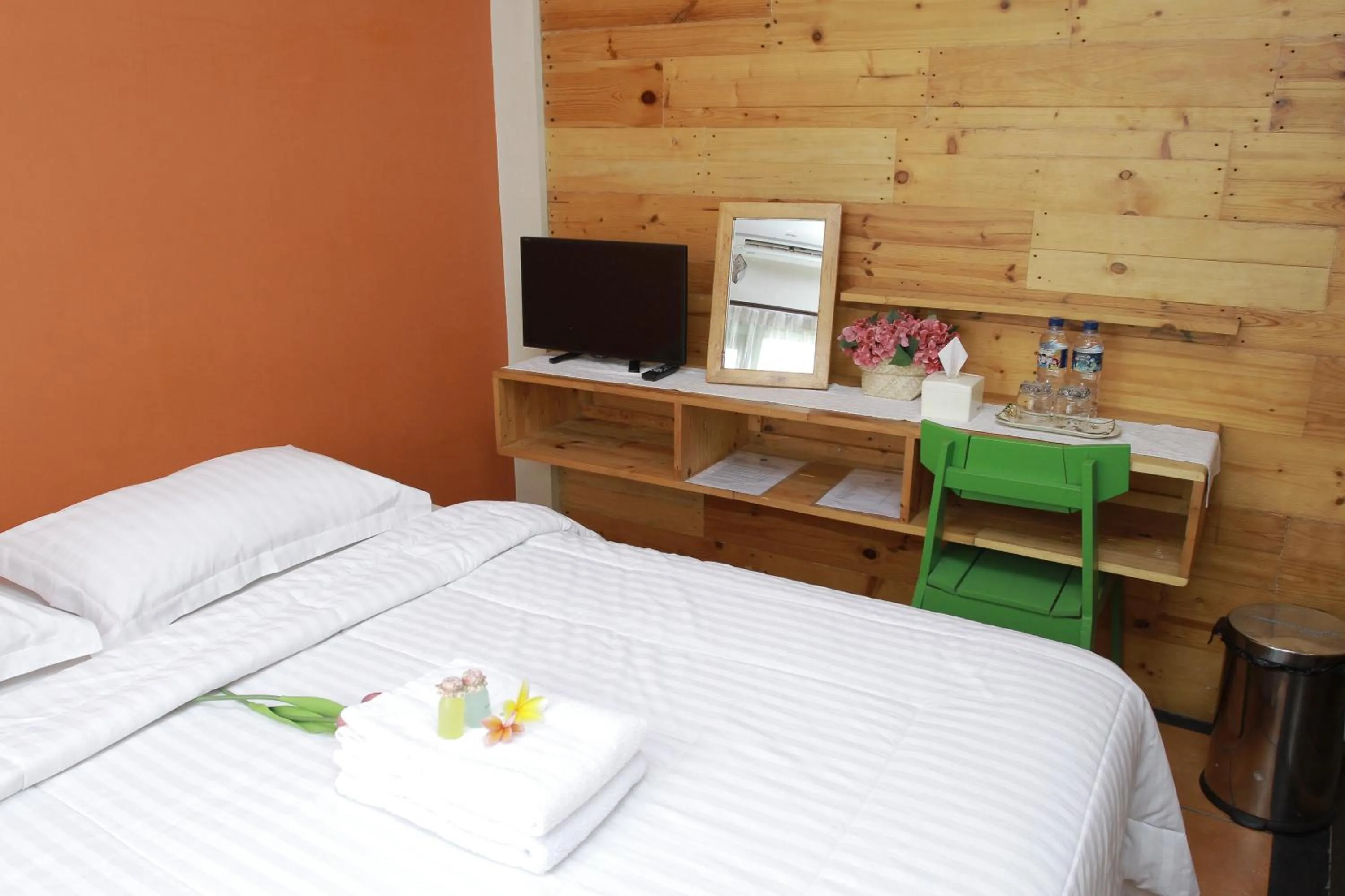 Photo of the whole room, Bed in Roemah 28 Syariah