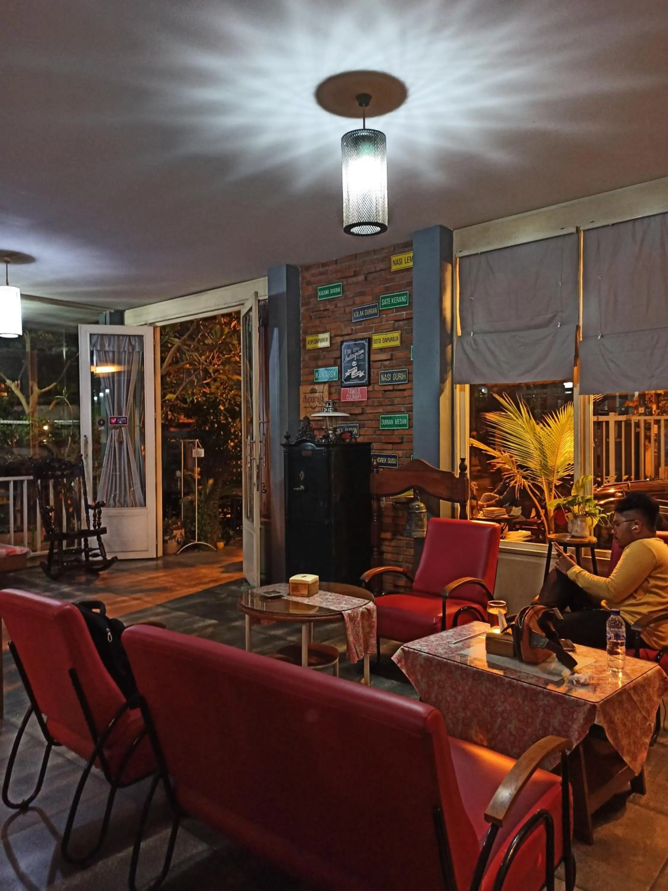 Restaurant/places to eat in Roemah 28 Syariah