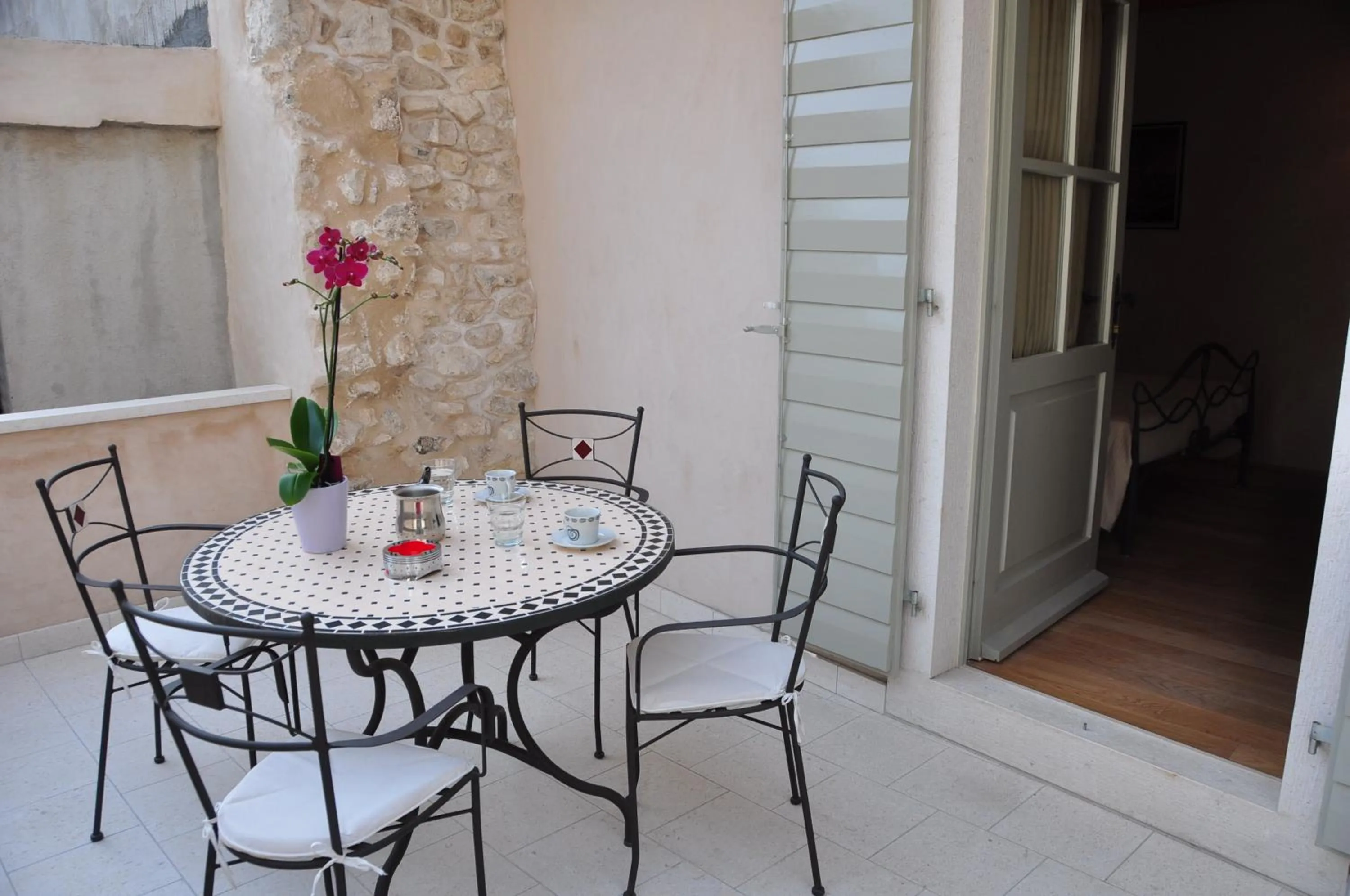 Patio in Villa Mama - Traditional Apartments in Omis, free parking
