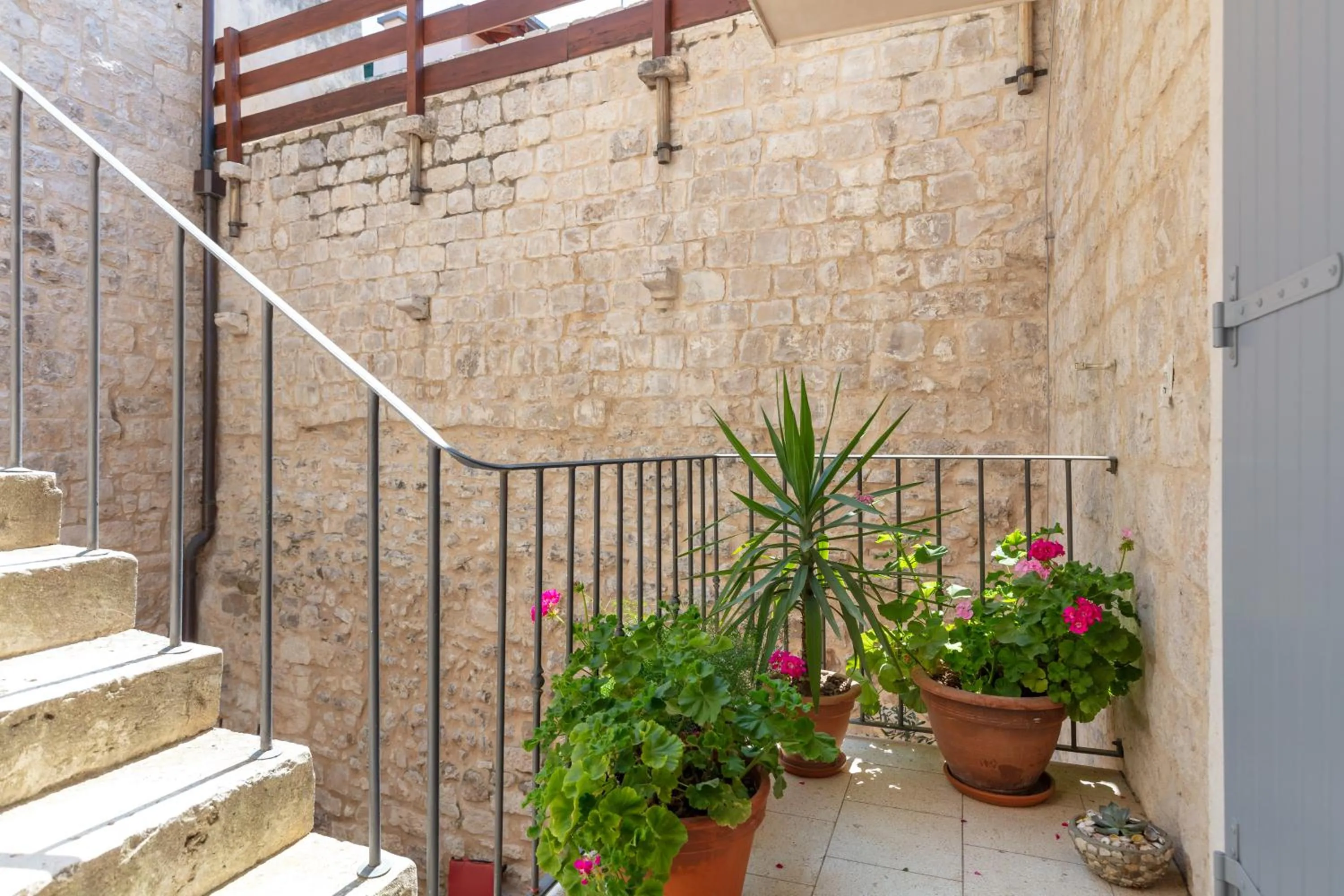 Patio in Villa Mama - Traditional Apartments in Omis, free parking