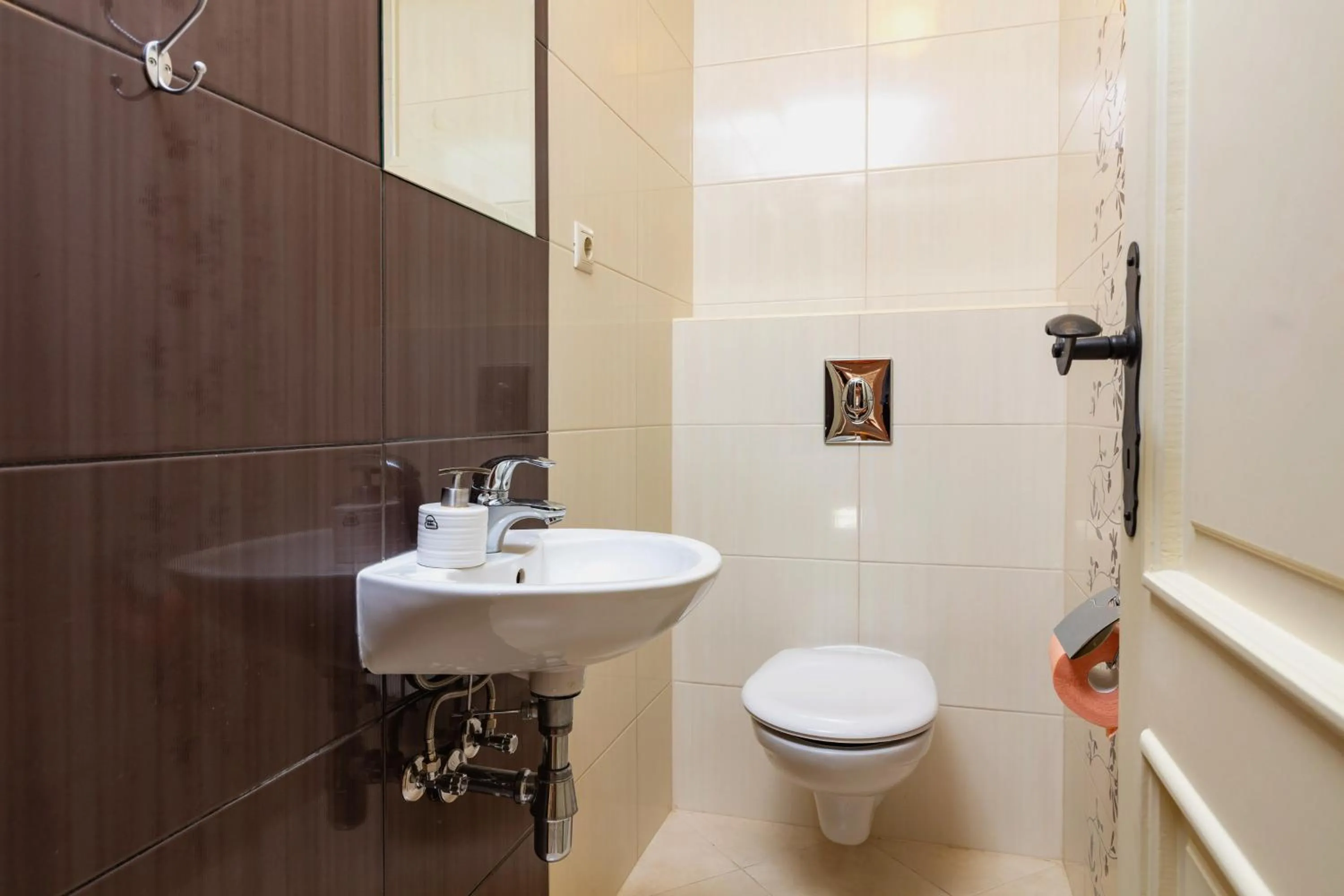 Shower in Villa Mama - Traditional Apartments in Omis, free parking