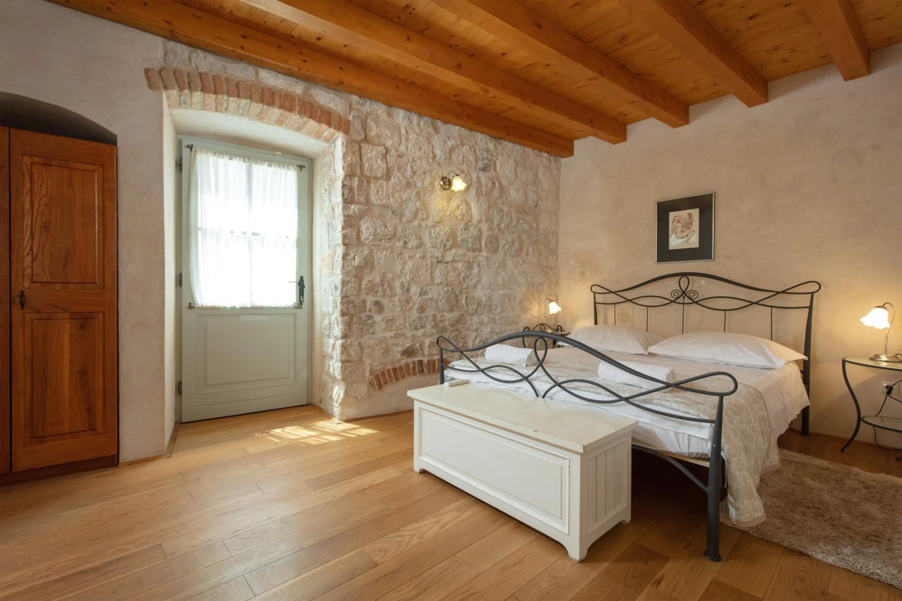 Bed in Villa Mama - Traditional Apartments in Omis, free parking