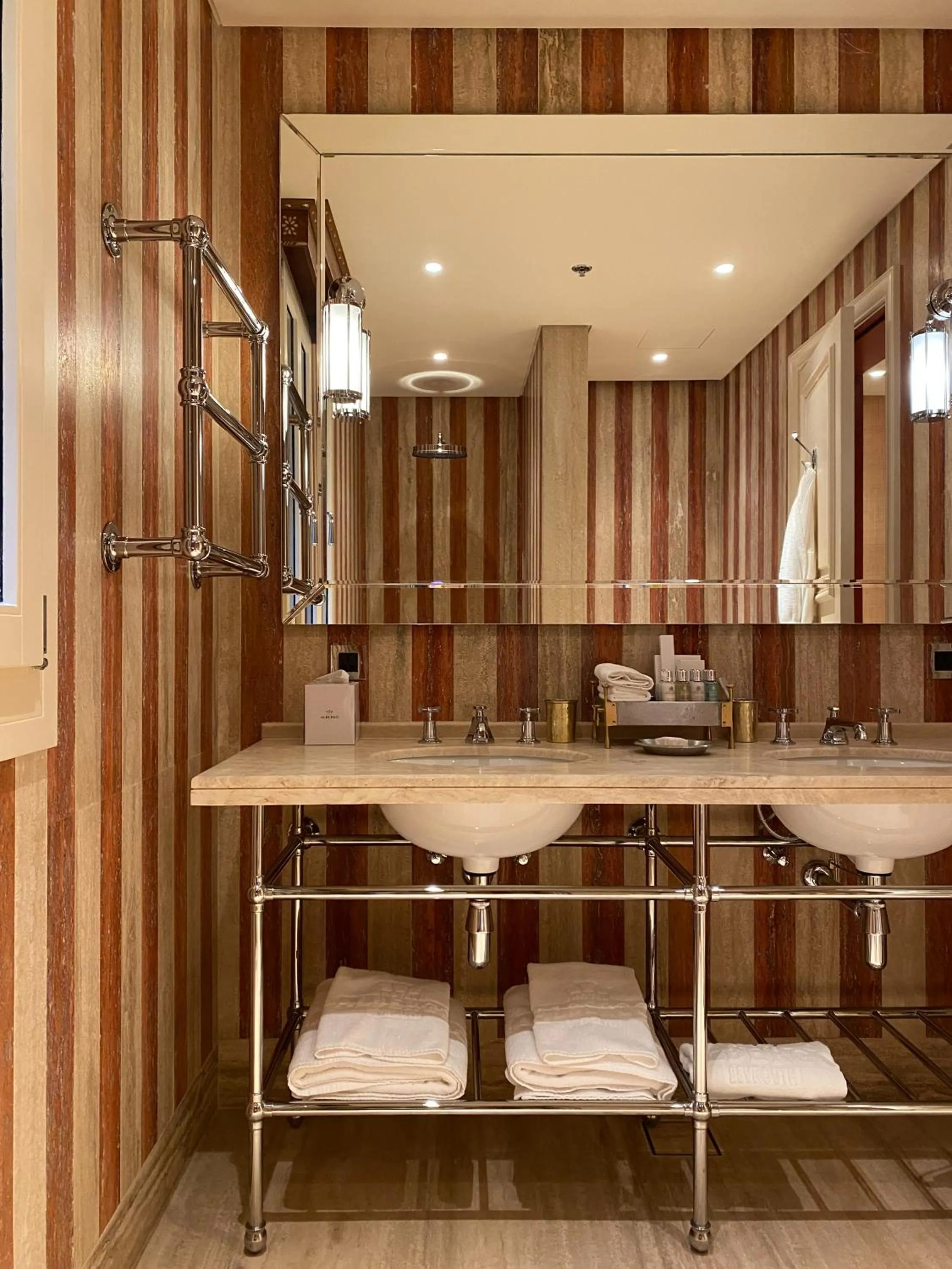 Bathroom in Albergo Hotel