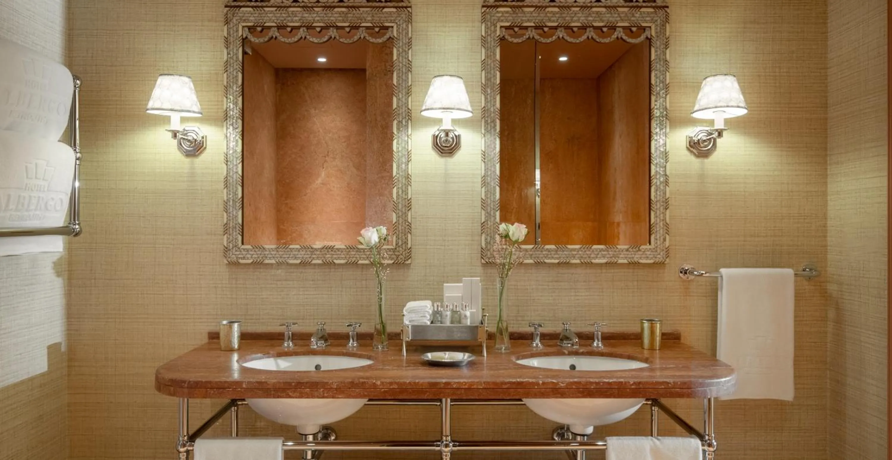 Bathroom in Albergo Hotel