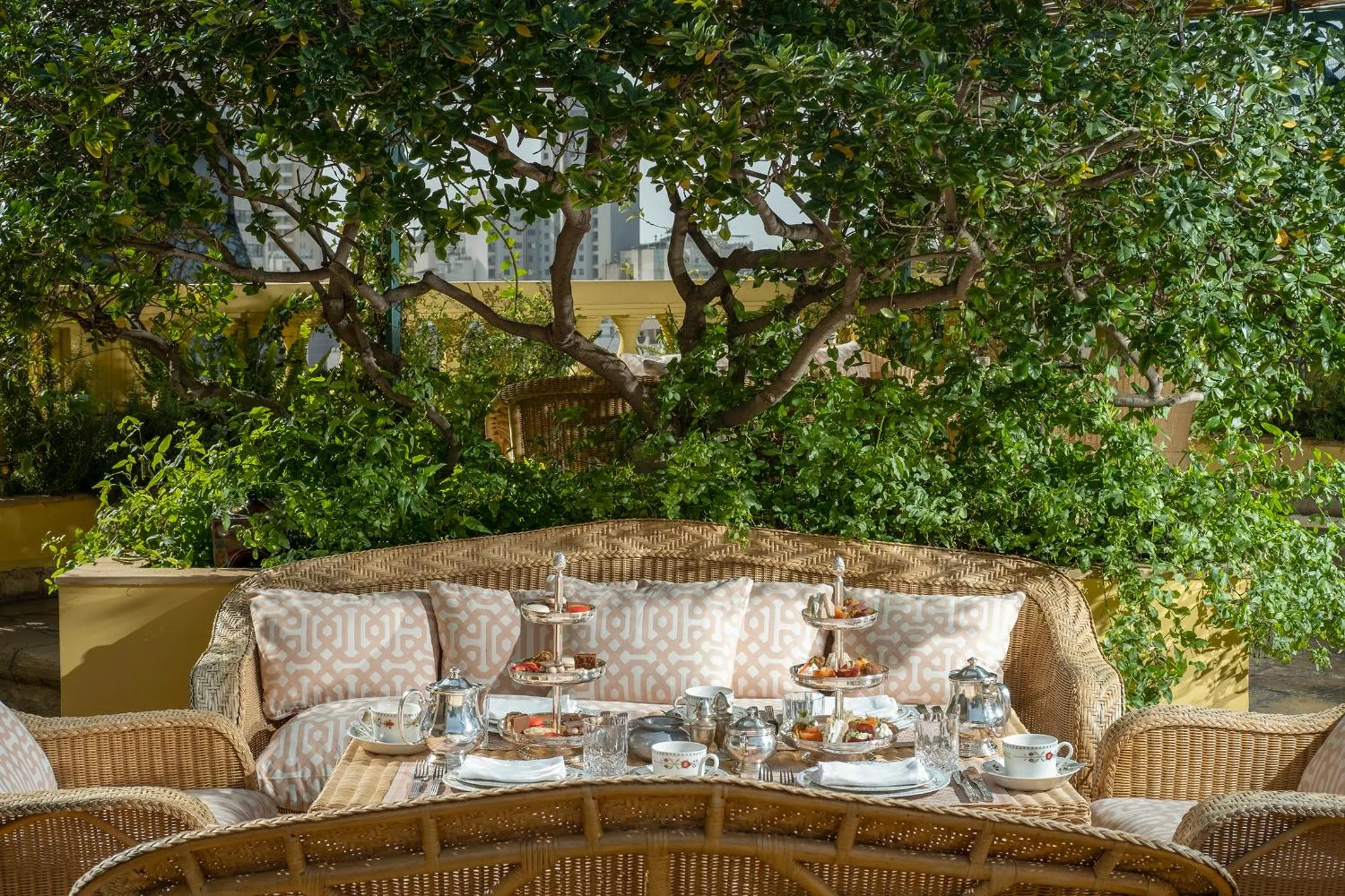 Restaurant/places to eat in Albergo Hotel