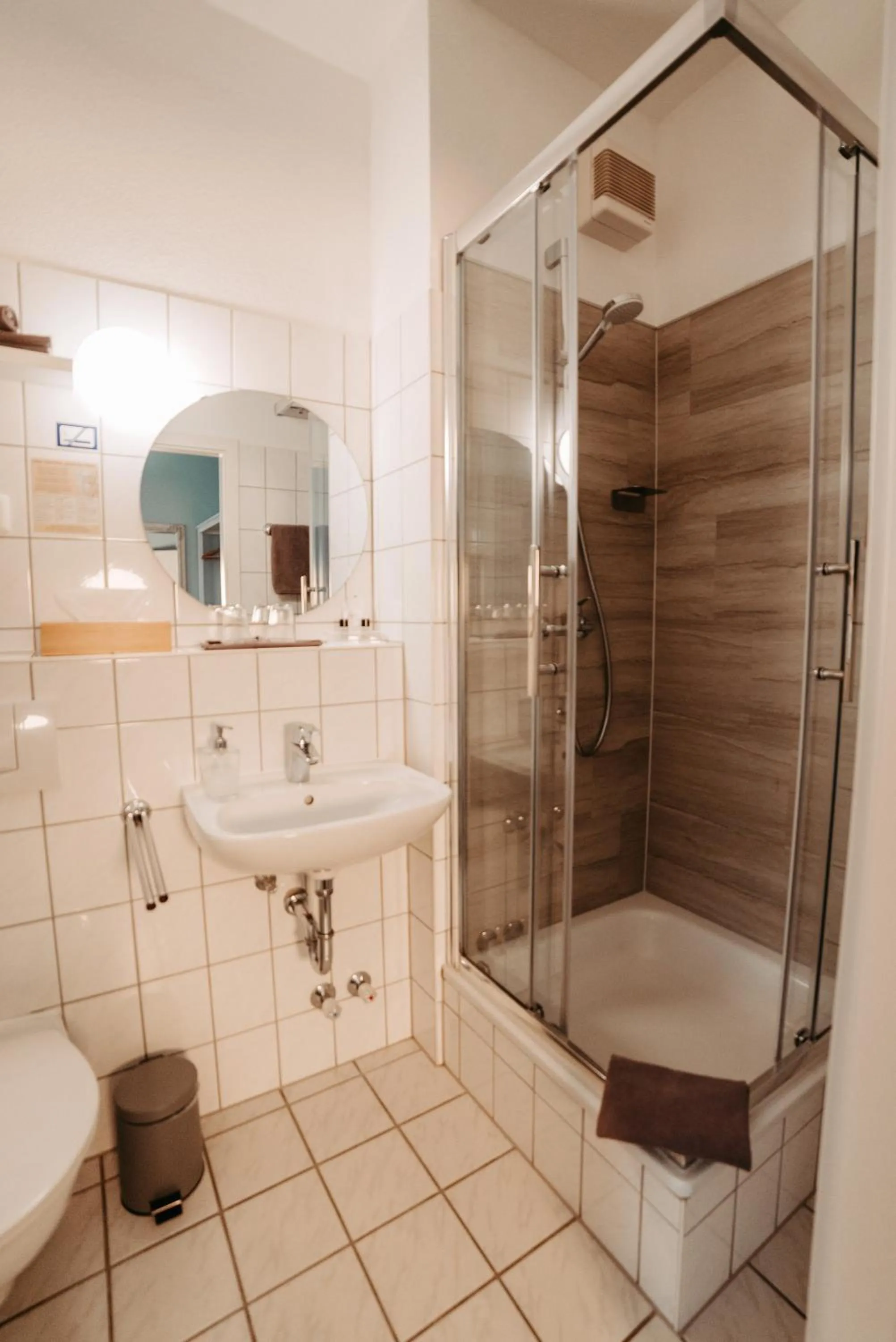 Shower in Hotel Garni "Villa am Schaalsee"
