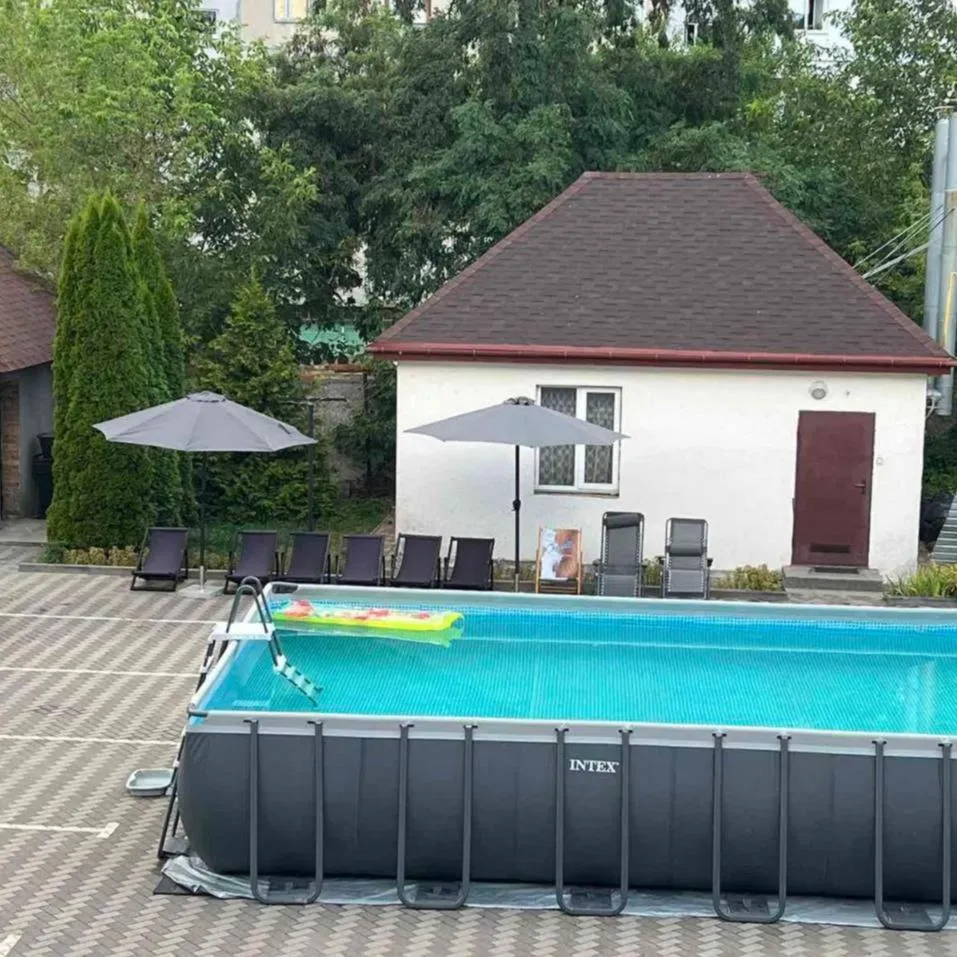 Swimming pool in Stara Vezha Hotel