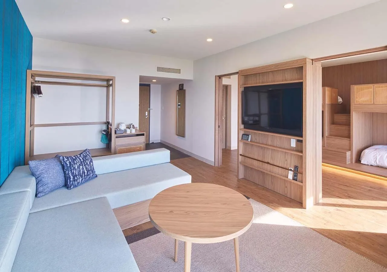 TV and multimedia, Bed in Royal View Hotel Churaumi