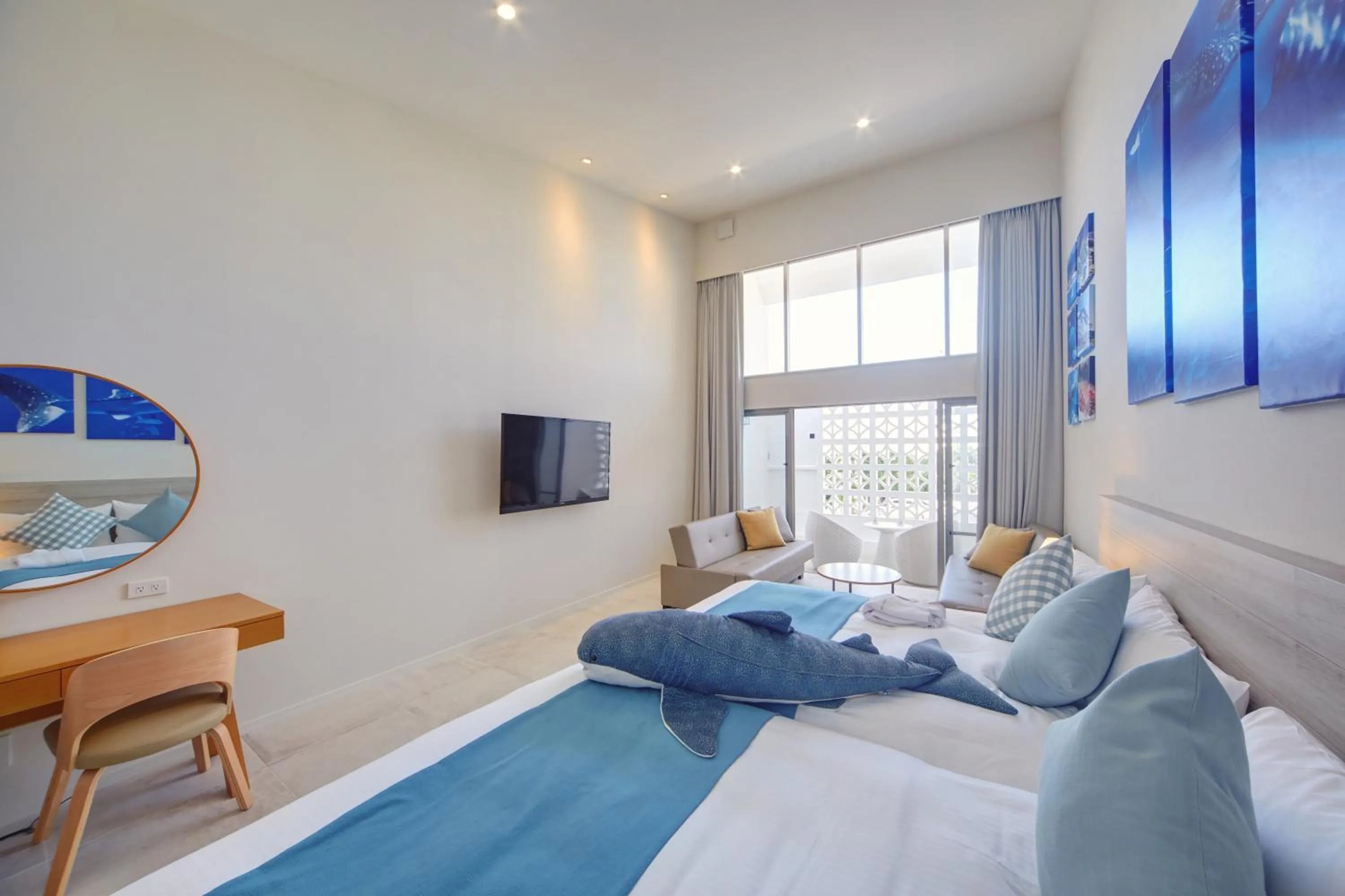 Photo of the whole room, Bed in Royal View Hotel Churaumi