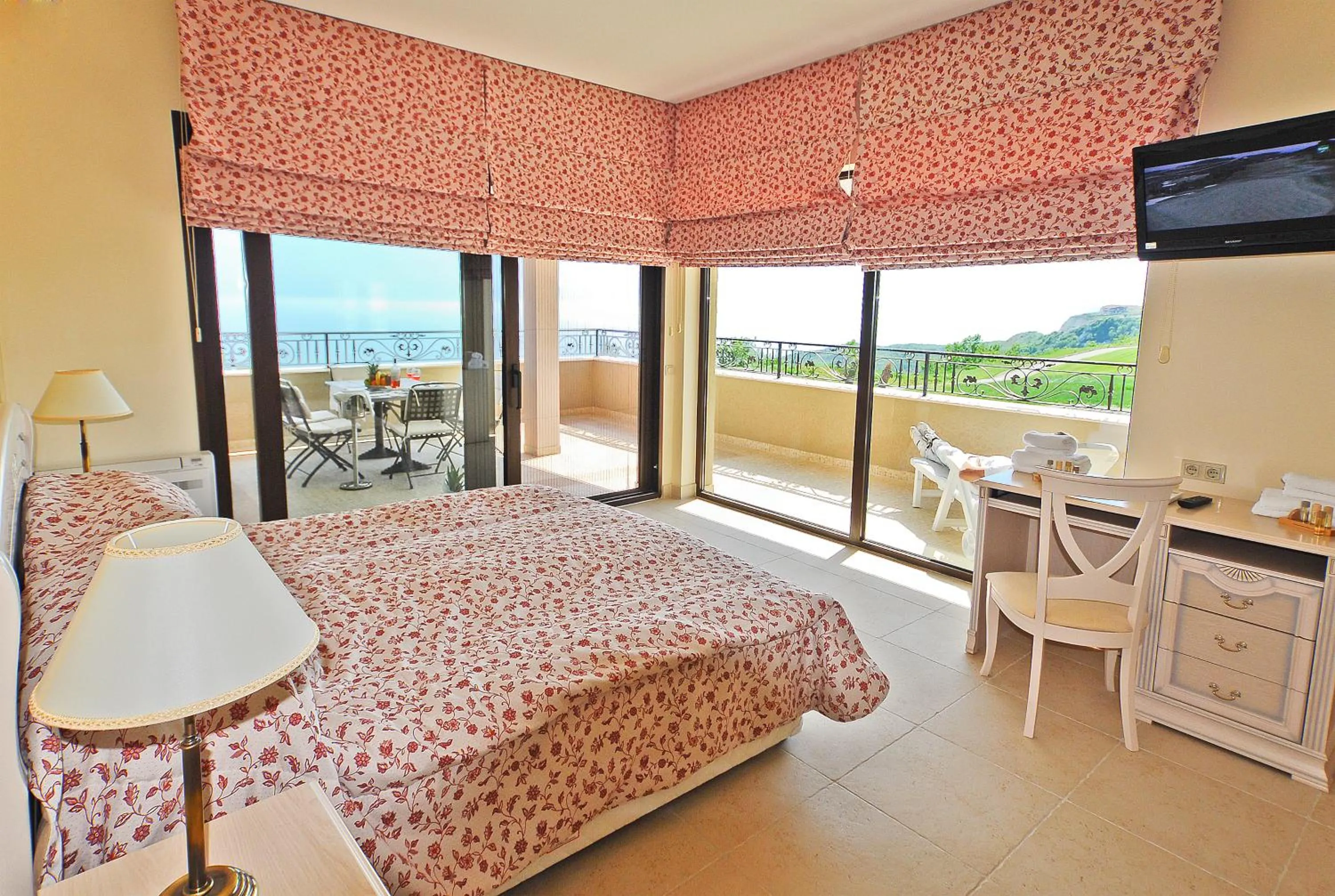 Balcony/Terrace, Bed in Club Residence at BlackSeaRama Golf