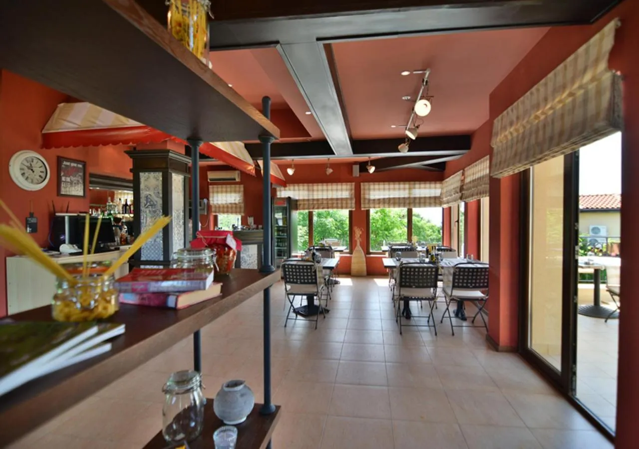 Restaurant/places to eat in Club Residence at BlackSeaRama Golf
