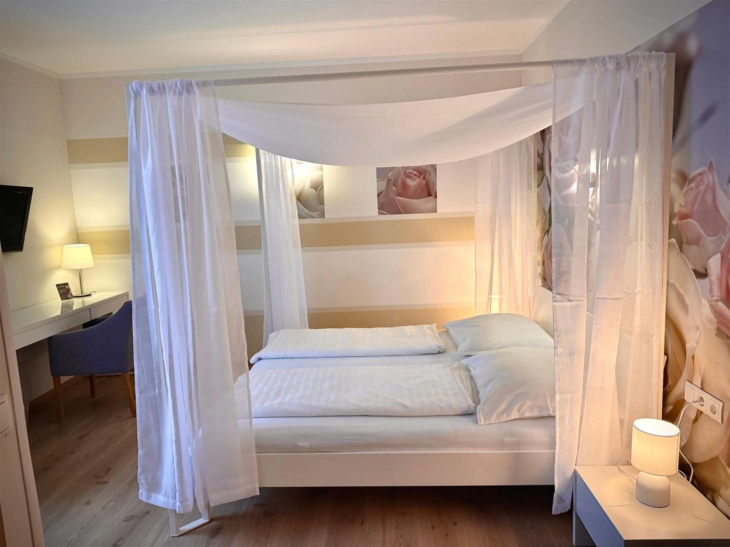 Photo of the whole room, Bed in Hotel Restaurant FIDI