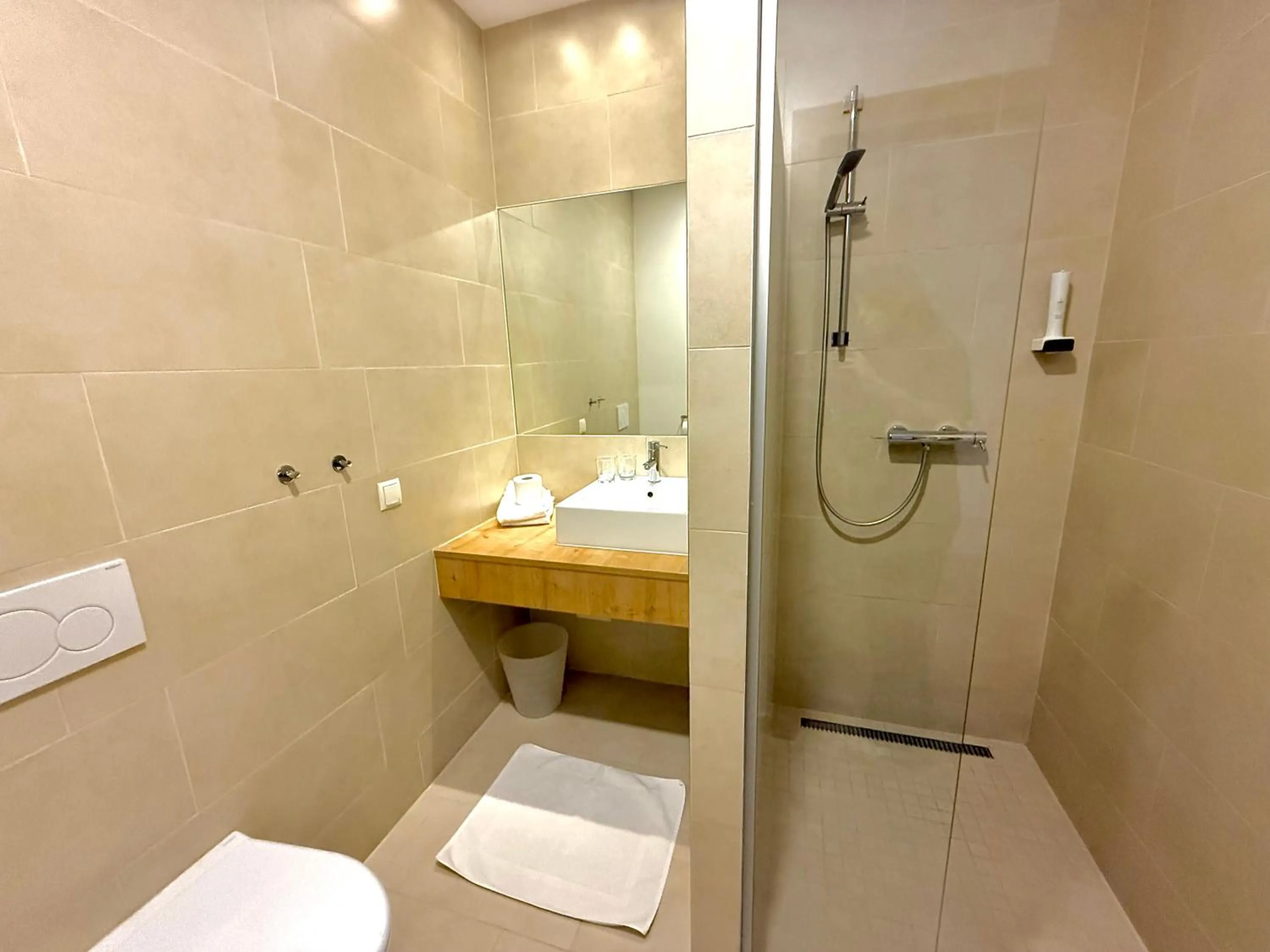 Shower in Hotel Restaurant FIDI