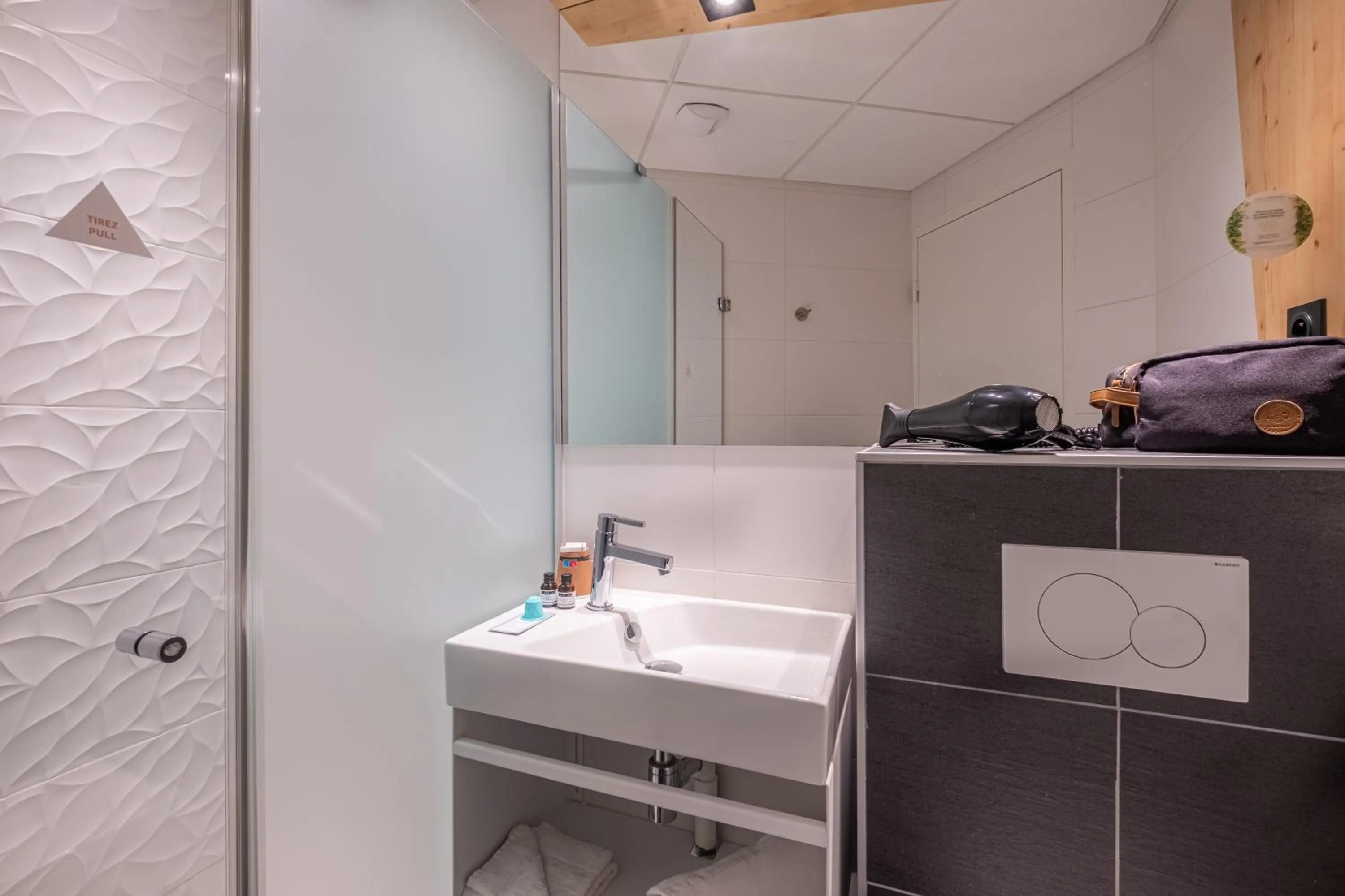 Shower in Urban Bivouac Hotel