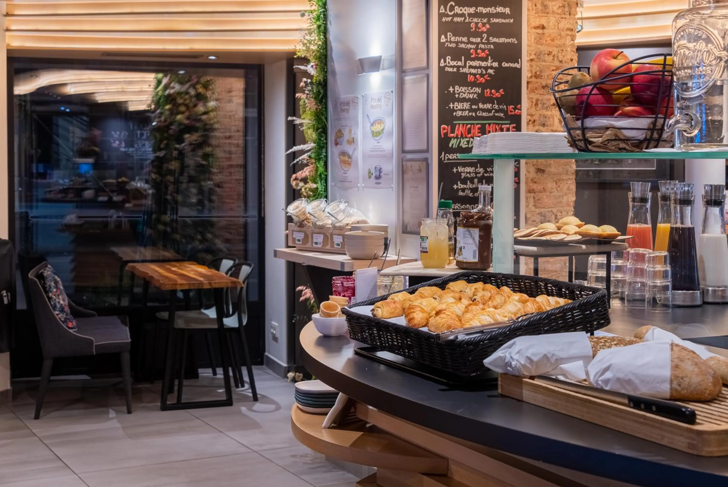 Breakfast in Urban Bivouac Hotel