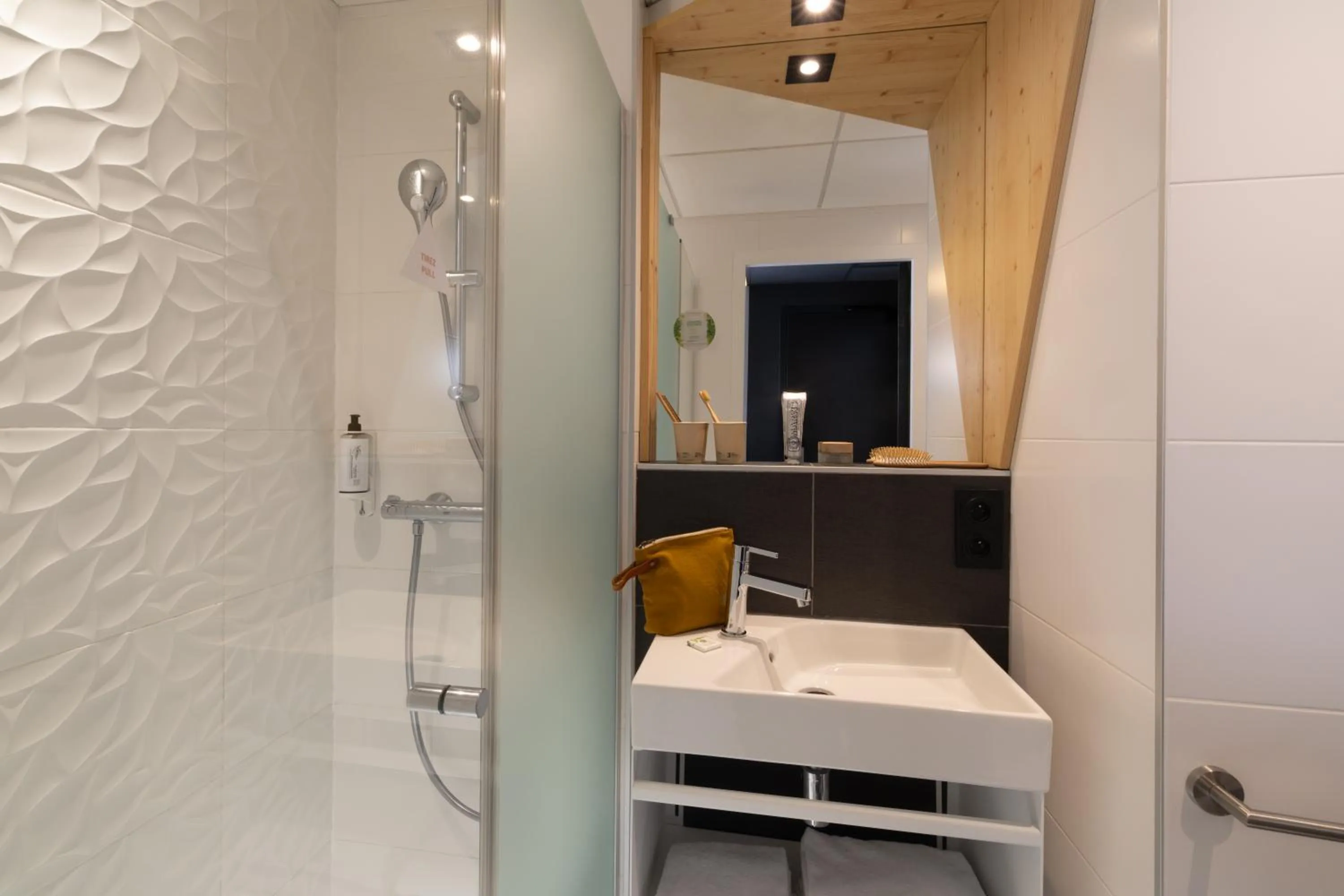 Shower in Urban Bivouac Hotel