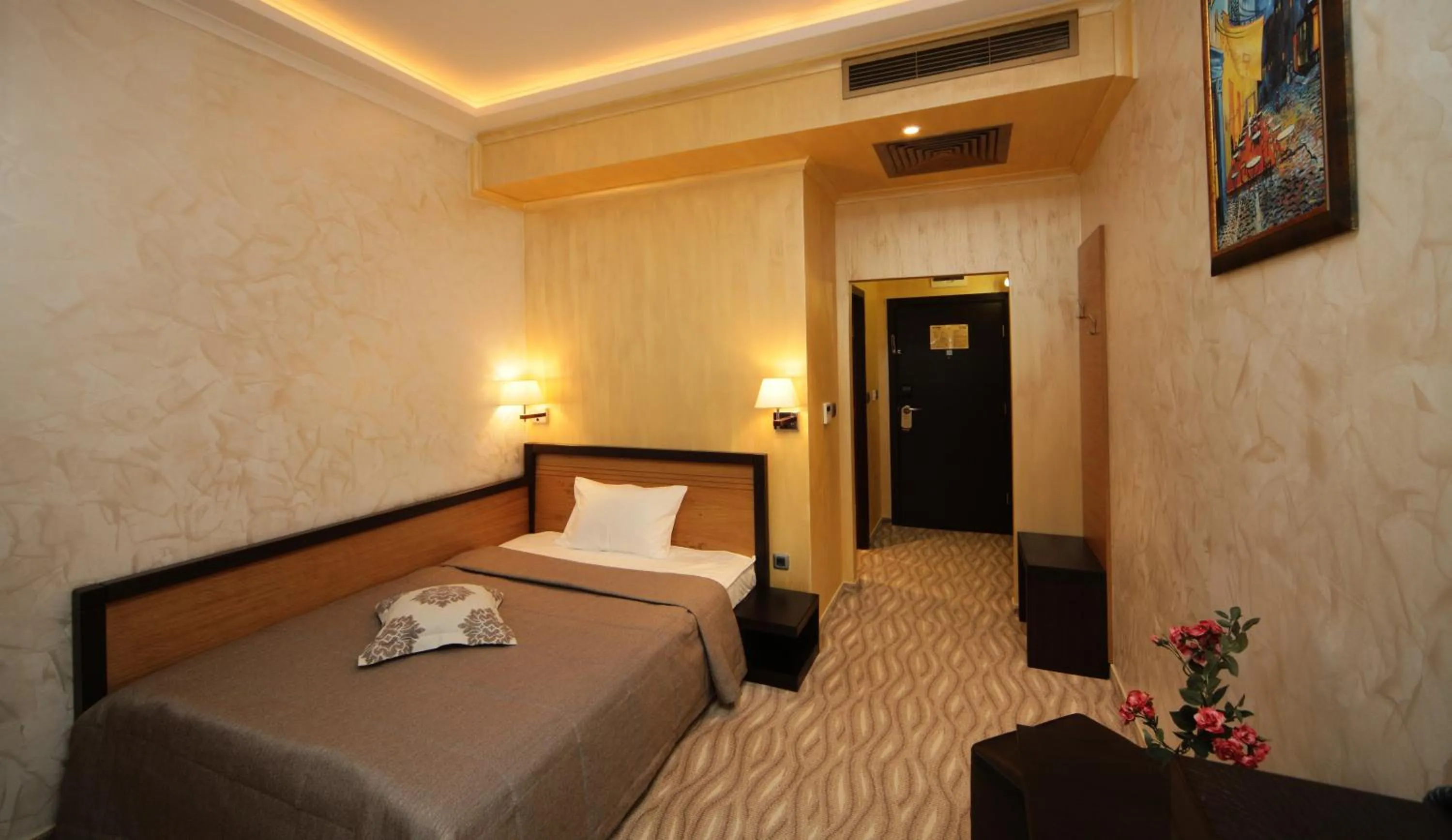 Shower, Bed in Efbet Hotel