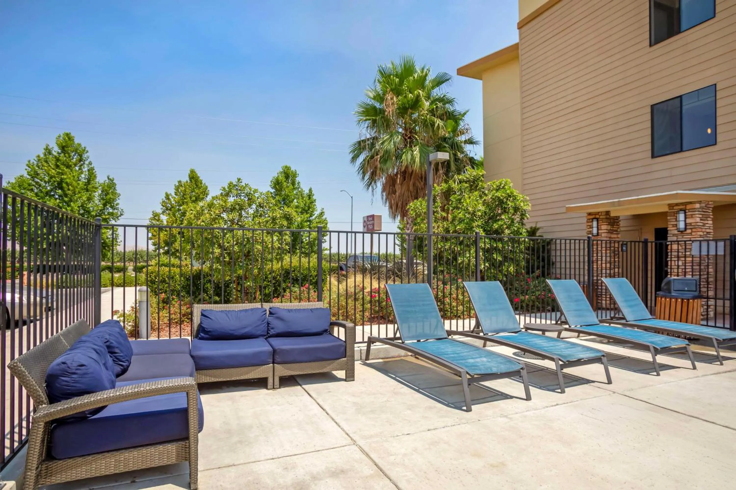 Pool view in Best Western Plus Coalinga Inn