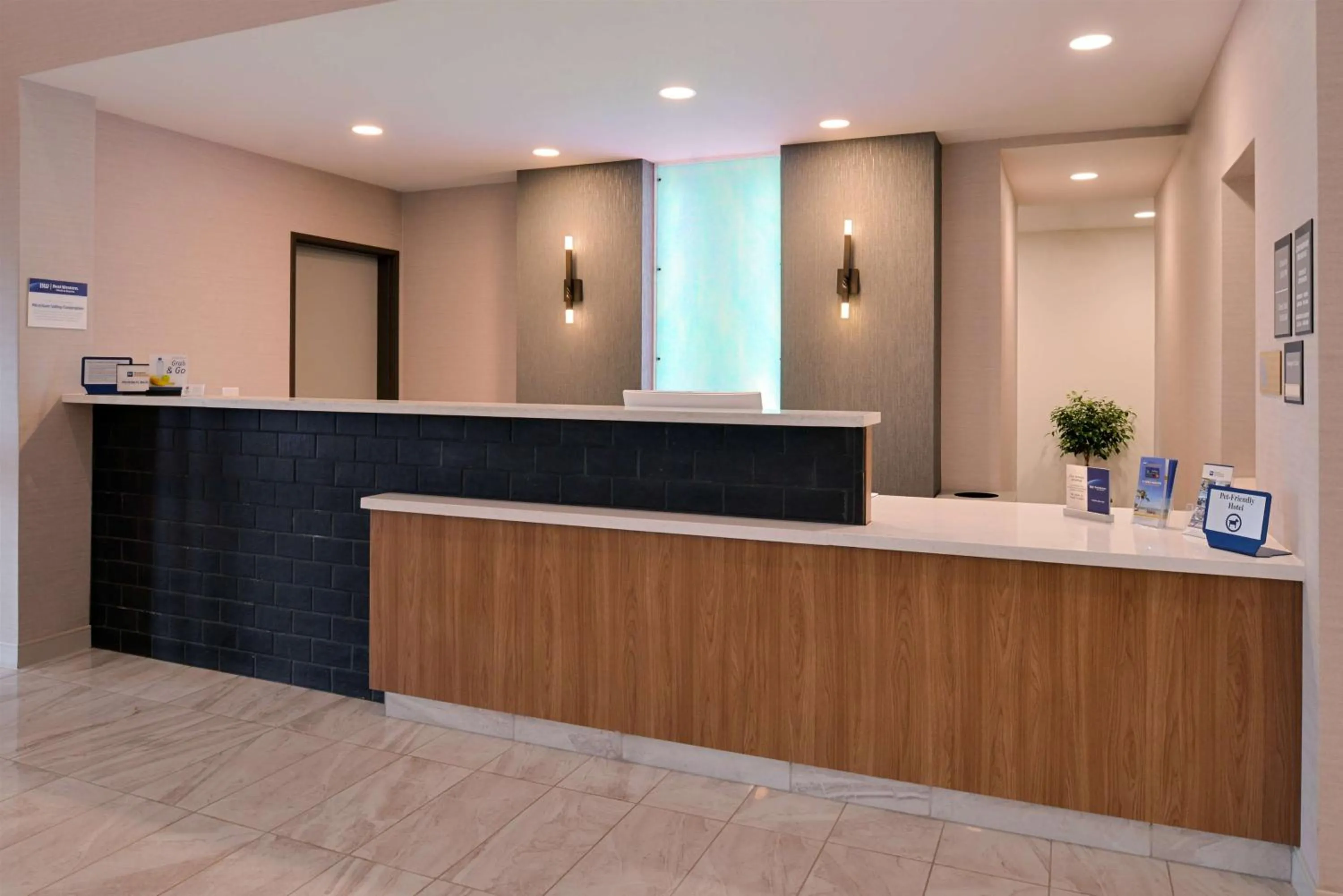 Lobby or reception in Best Western Plus Coalinga Inn