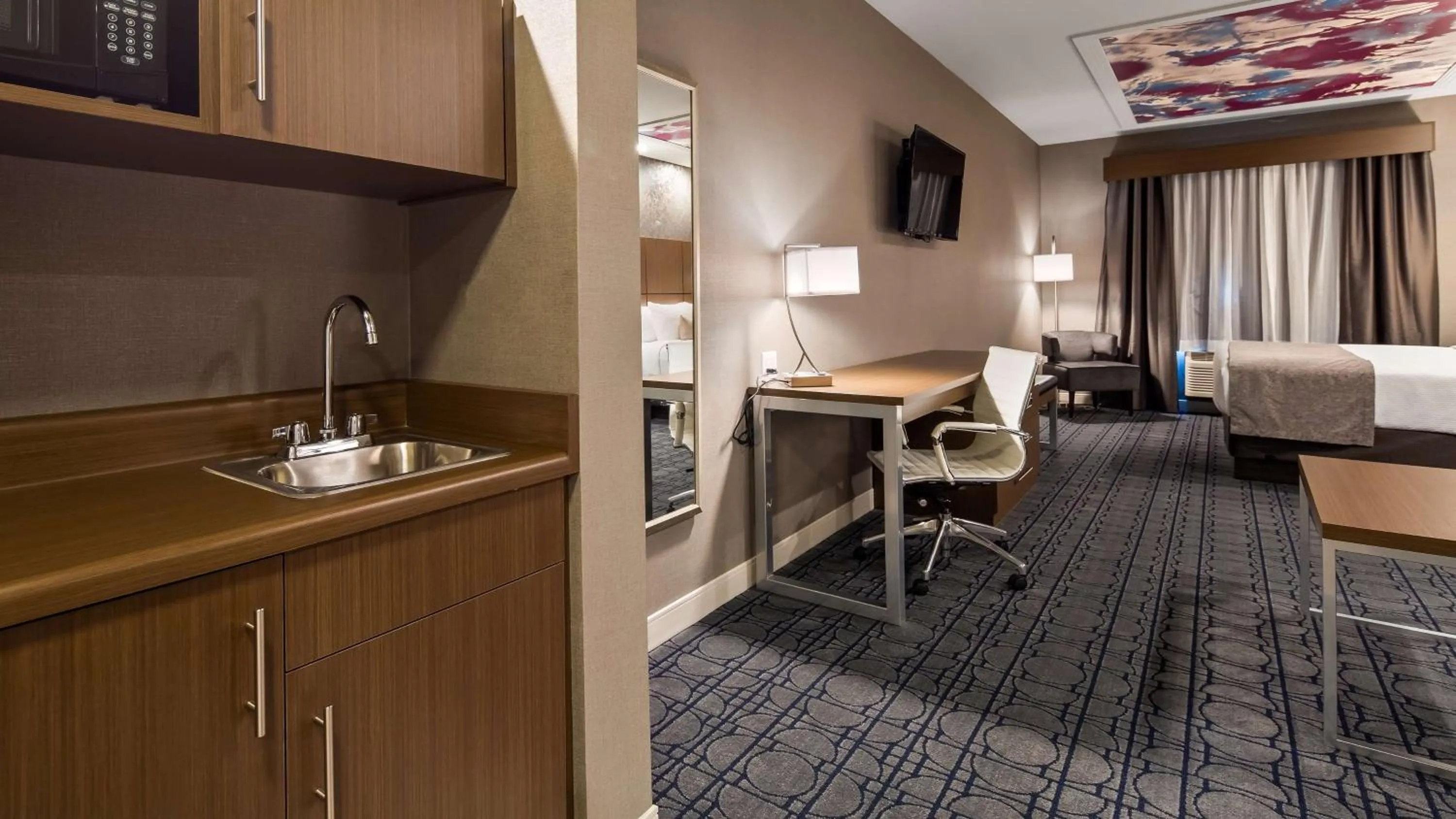 Photo of the whole room, Bed in Best Western Plus Coalinga Inn