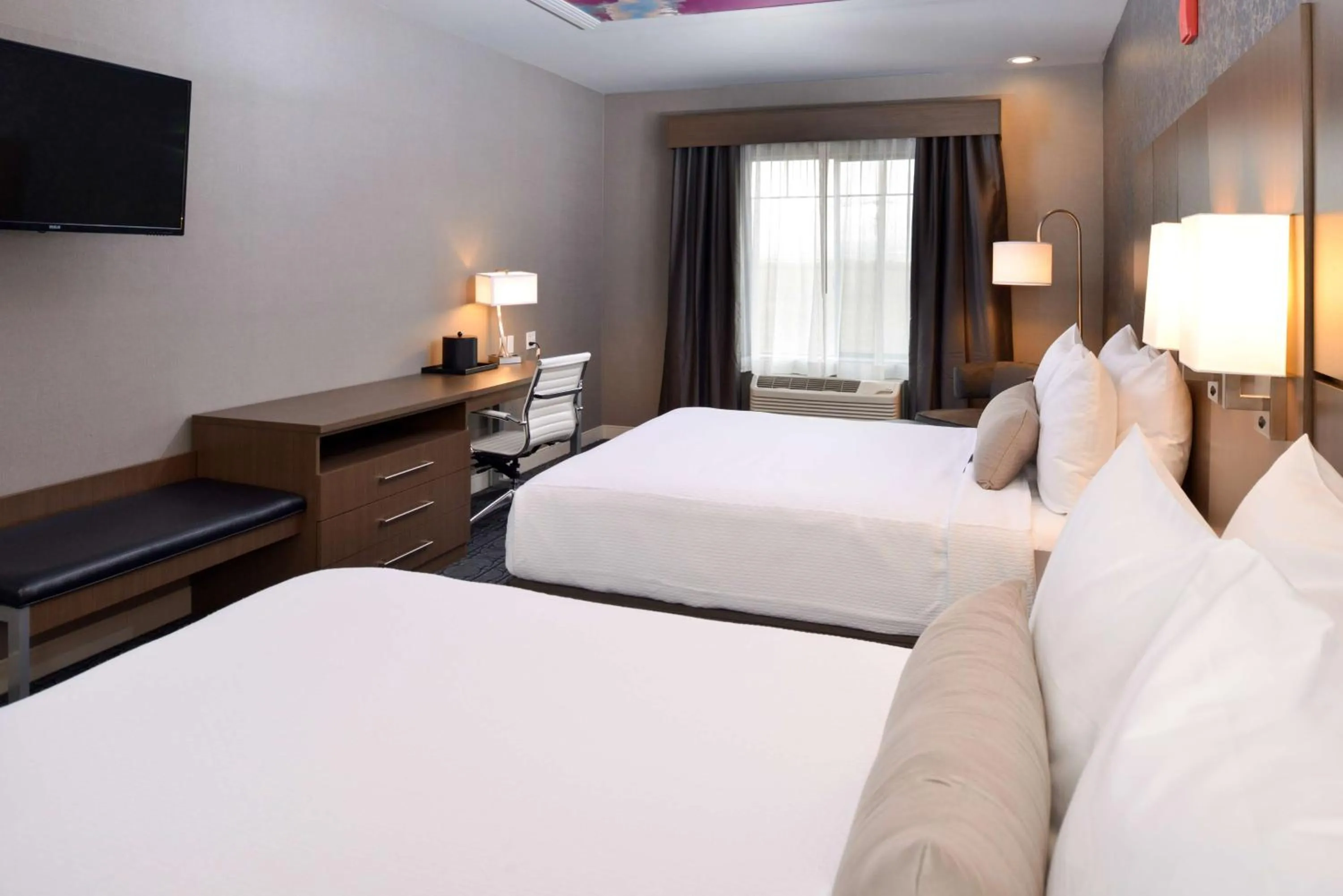 Photo of the whole room, Bed in Best Western Plus Coalinga Inn